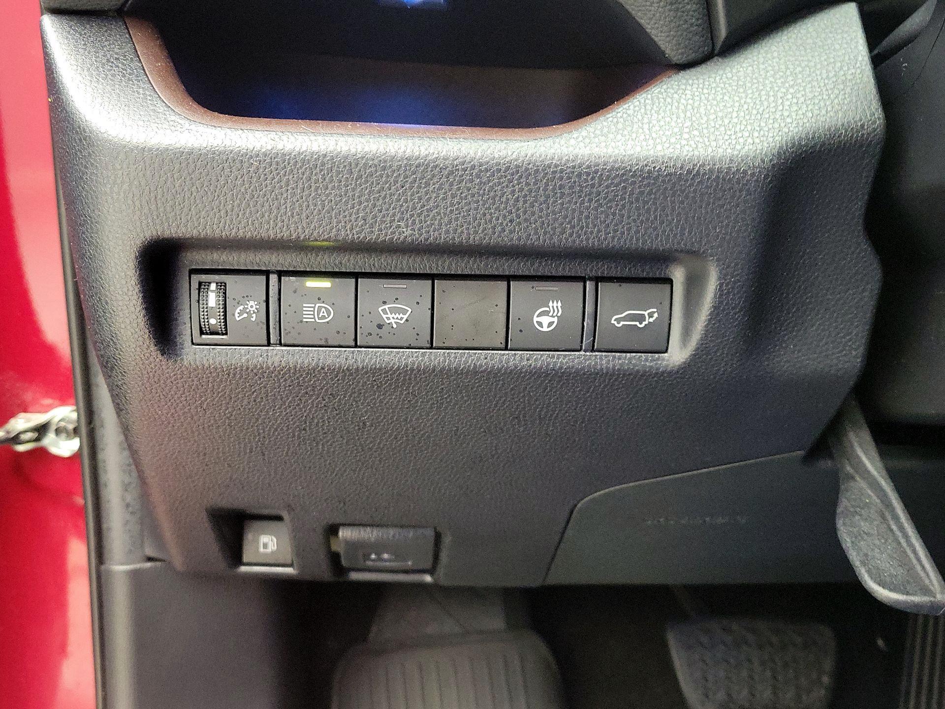 Thumbnail: 2020 Toyota RAV4 - 13