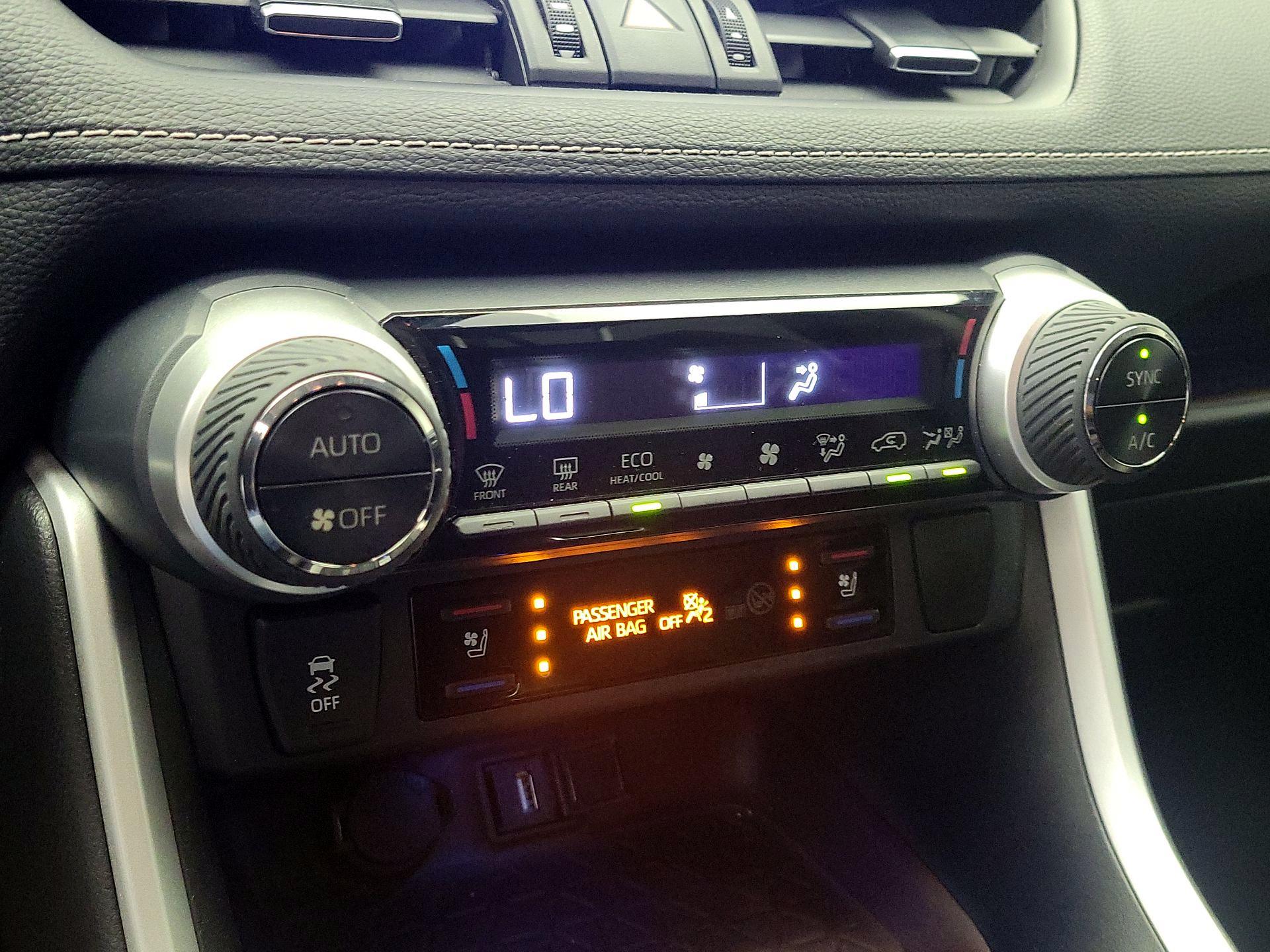 Thumbnail: 2020 Toyota RAV4 - 17