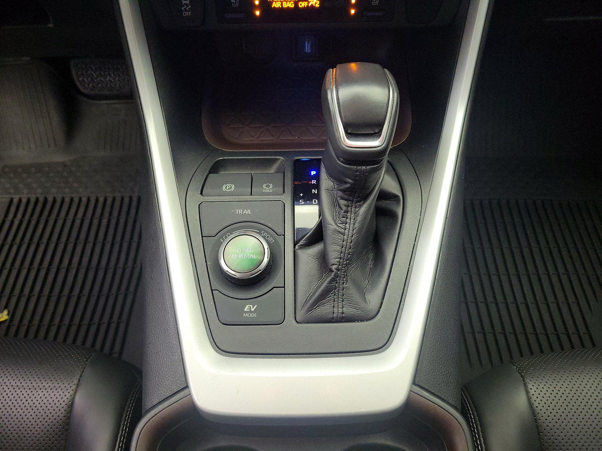 Thumbnail: 2020 Toyota RAV4 - 18