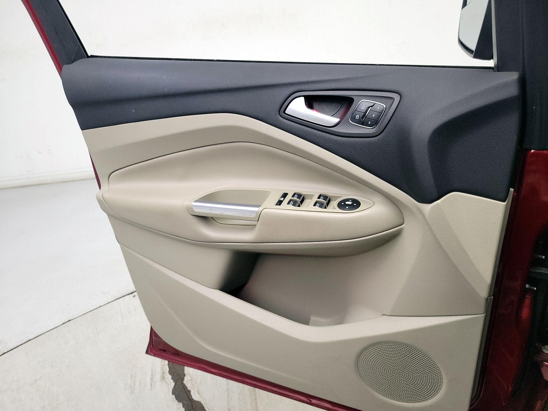 Thumbnail: 2016 Ford Escape - 12