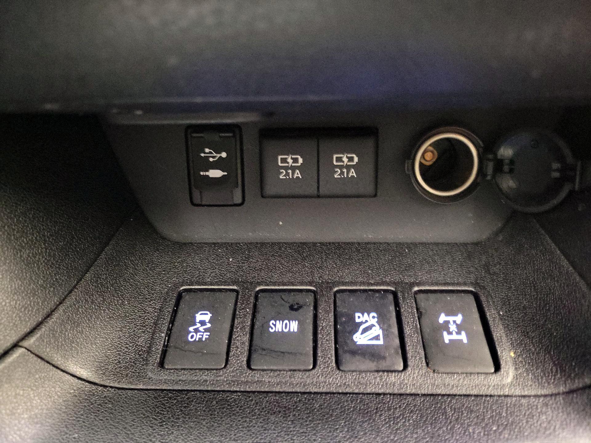 Thumbnail: 2018 Toyota Highlander - 18