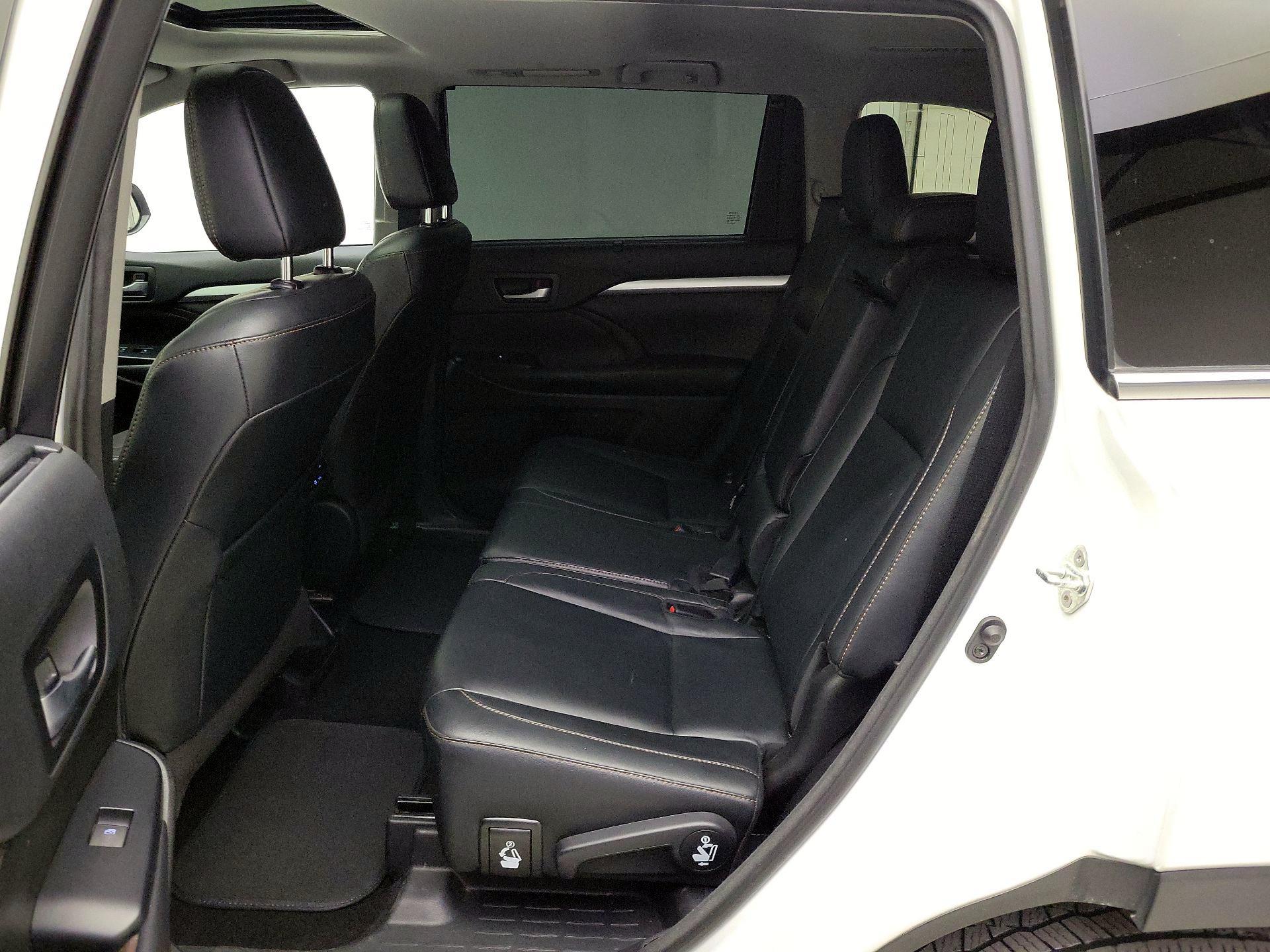 Thumbnail: 2018 Toyota Highlander - 20