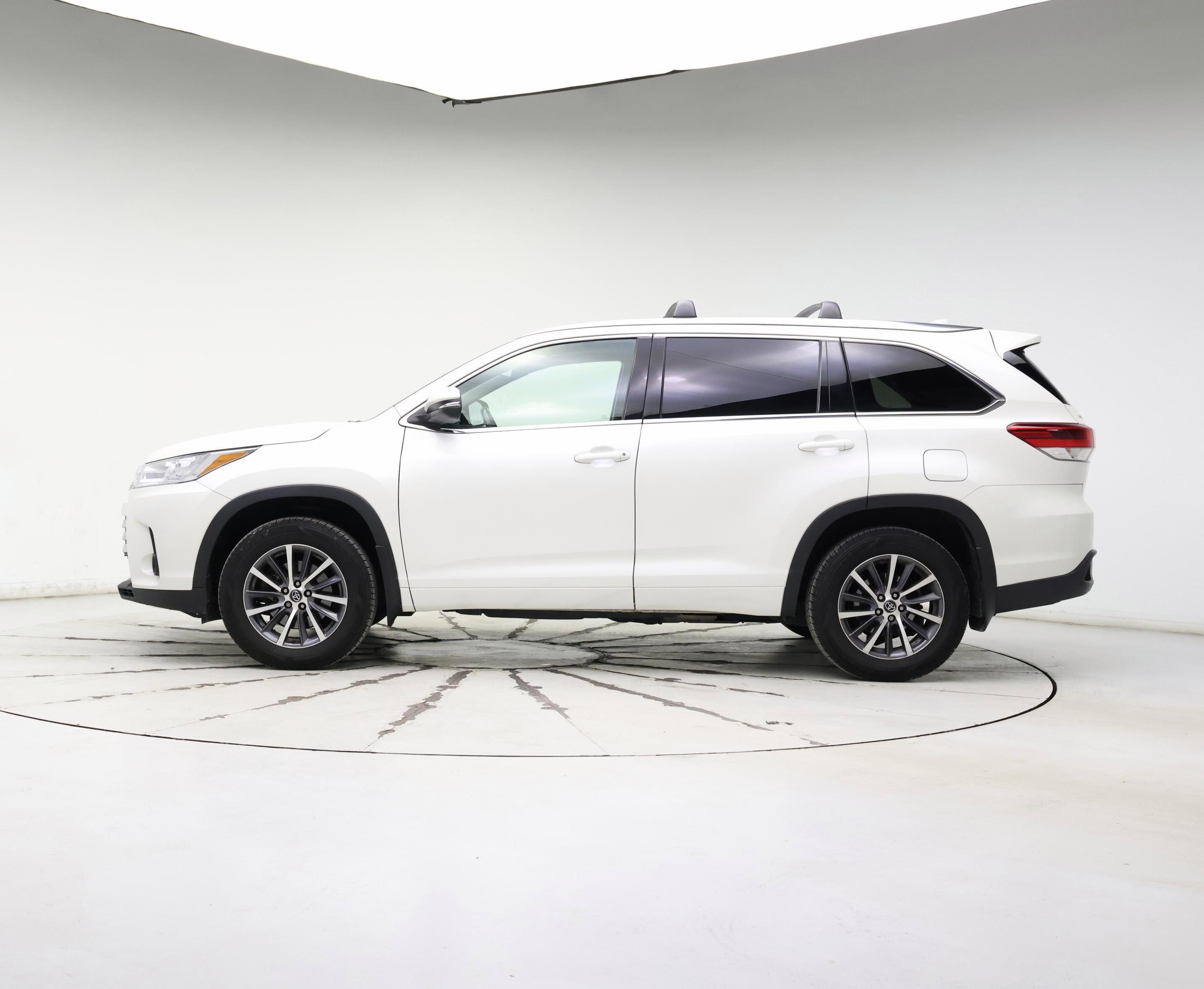 Thumbnail: 2018 Toyota Highlander - 3