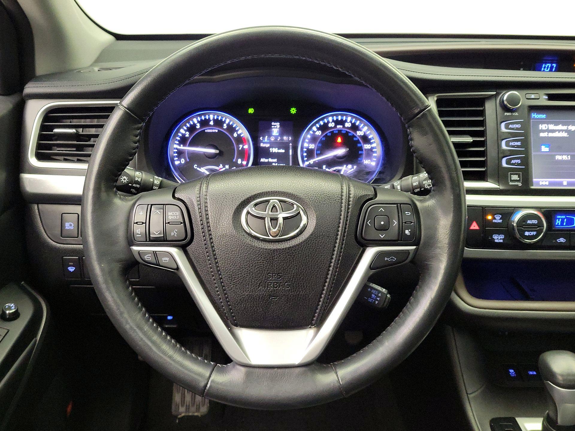 Thumbnail: 2015 Toyota Highlander - 10