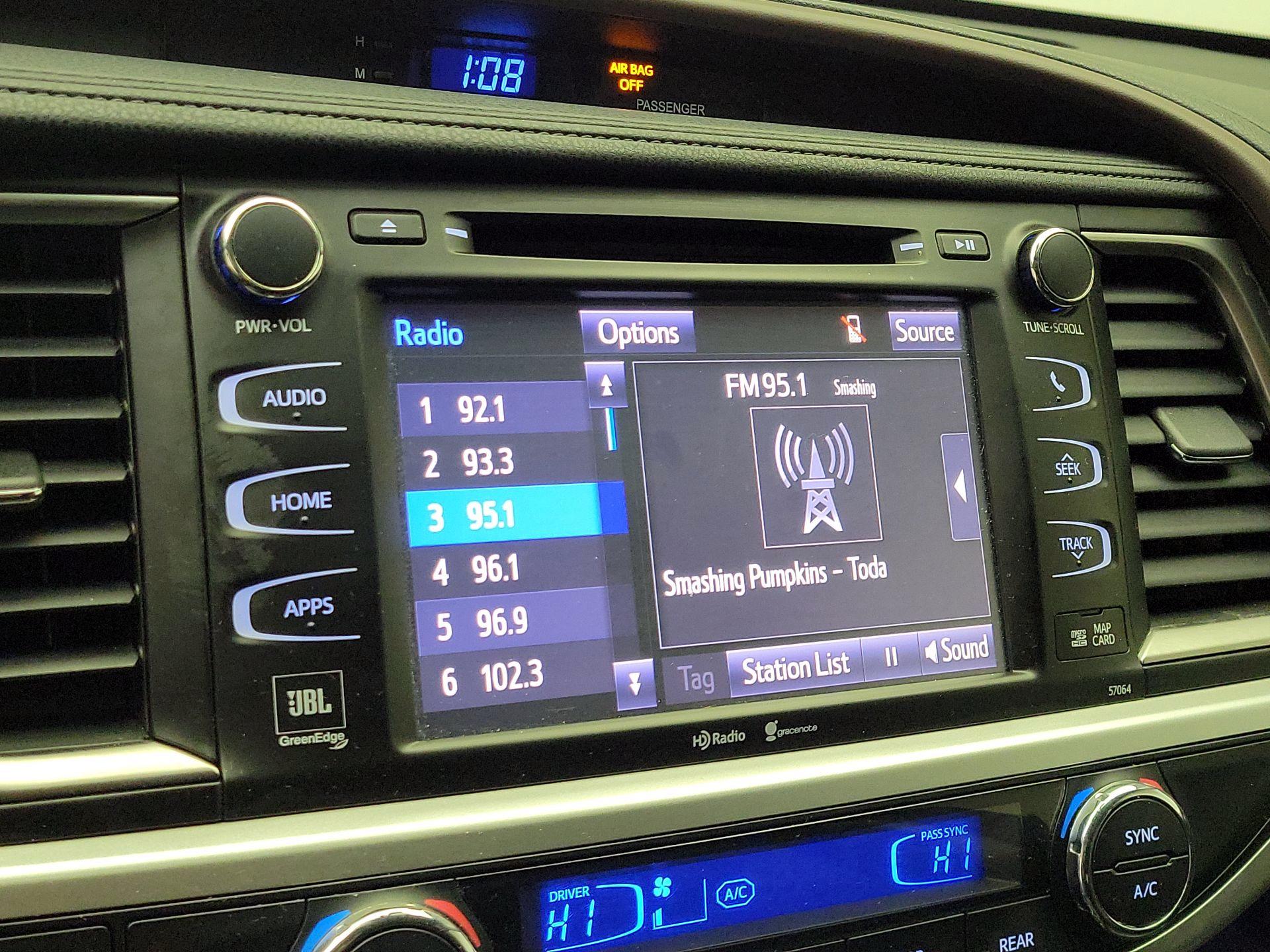 Thumbnail: 2015 Toyota Highlander - 16