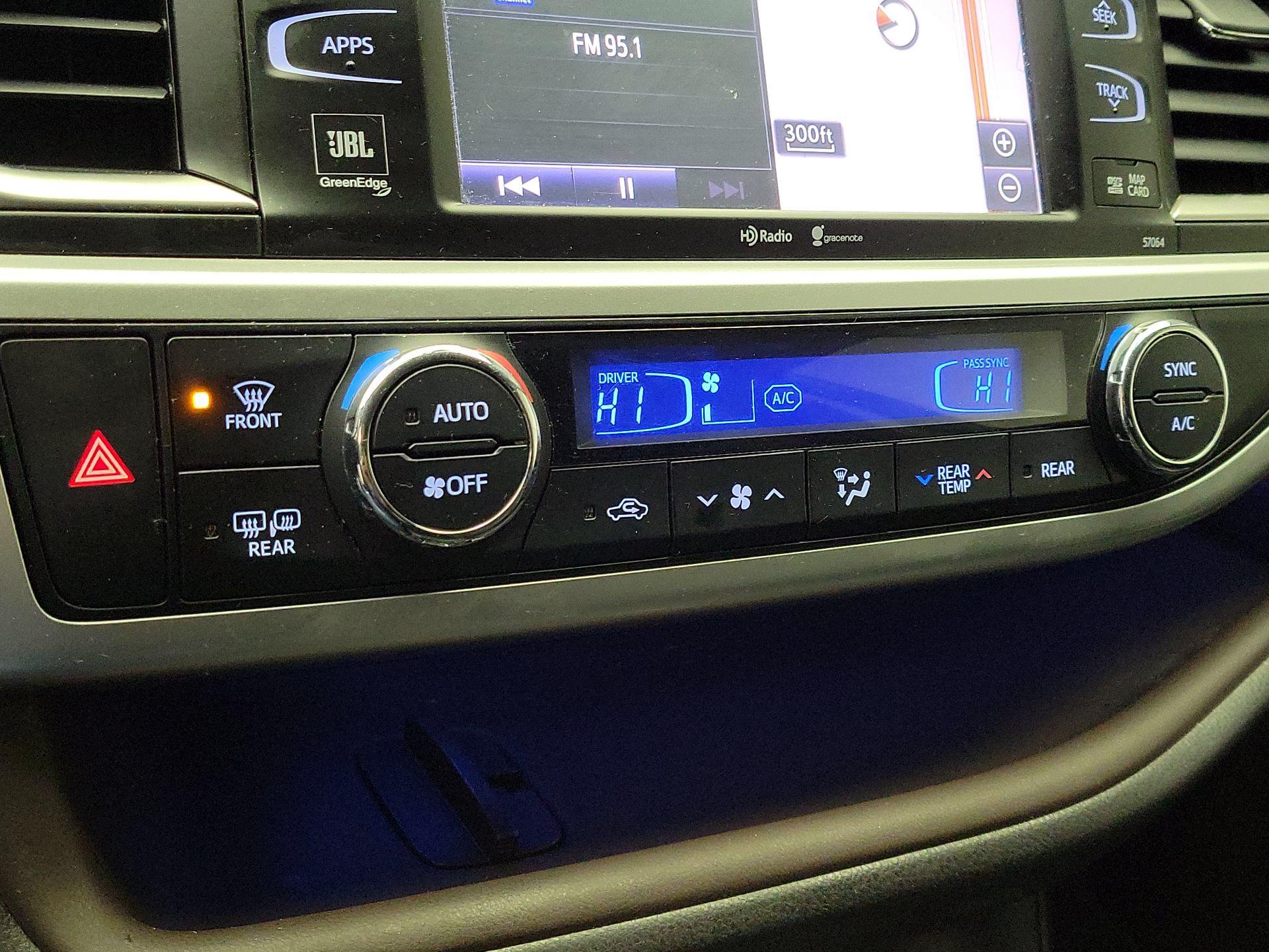 Thumbnail: 2015 Toyota Highlander - 17