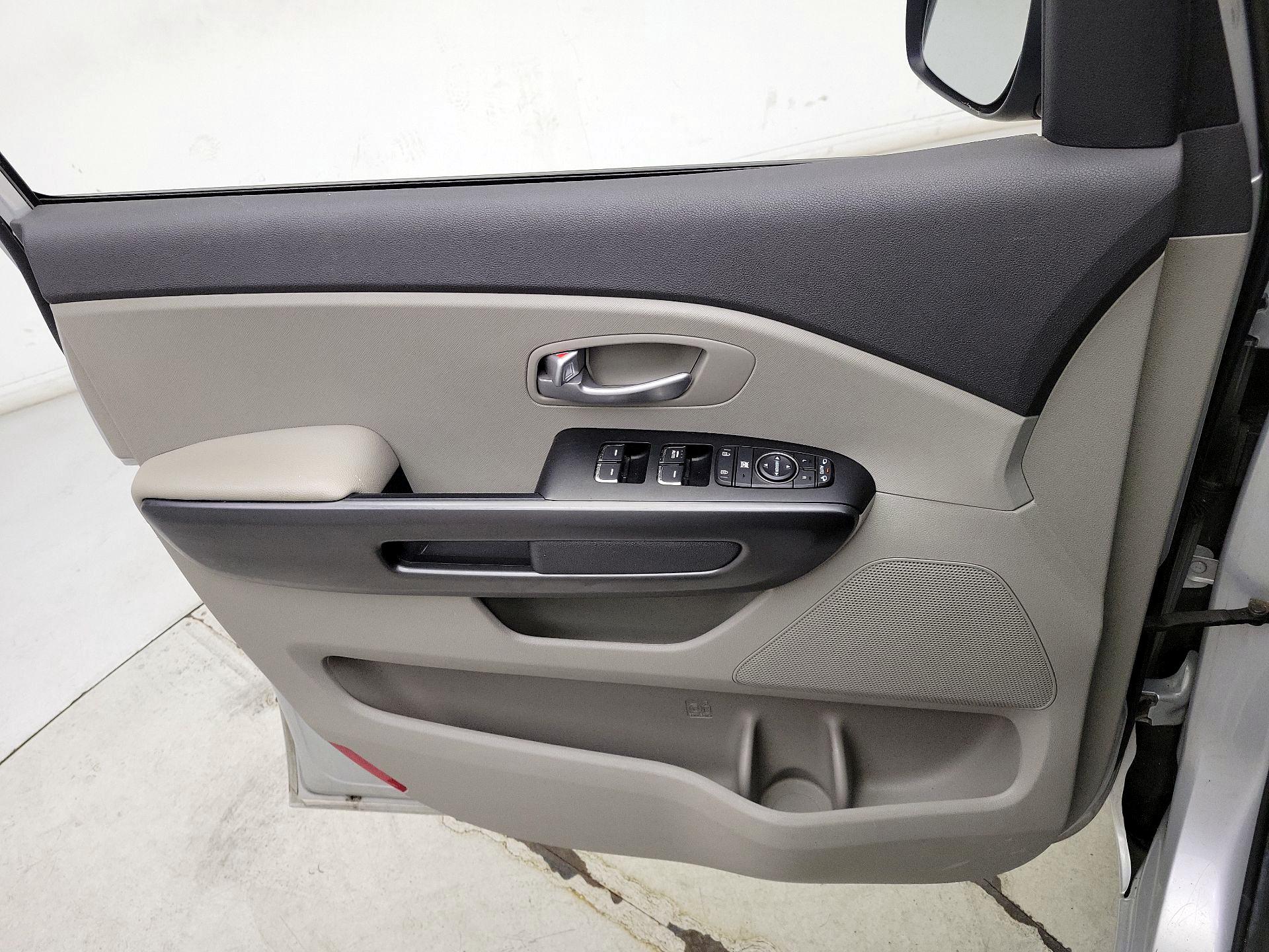 Thumbnail: 2017 Kia Sedona - 12