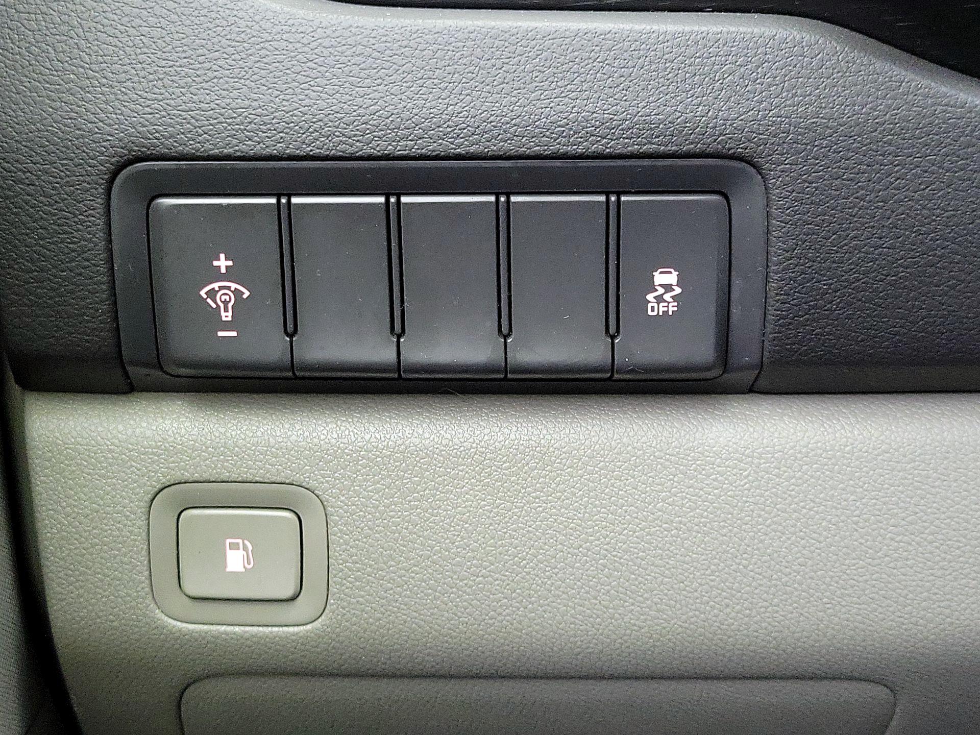 Thumbnail: 2017 Kia Sedona - 13