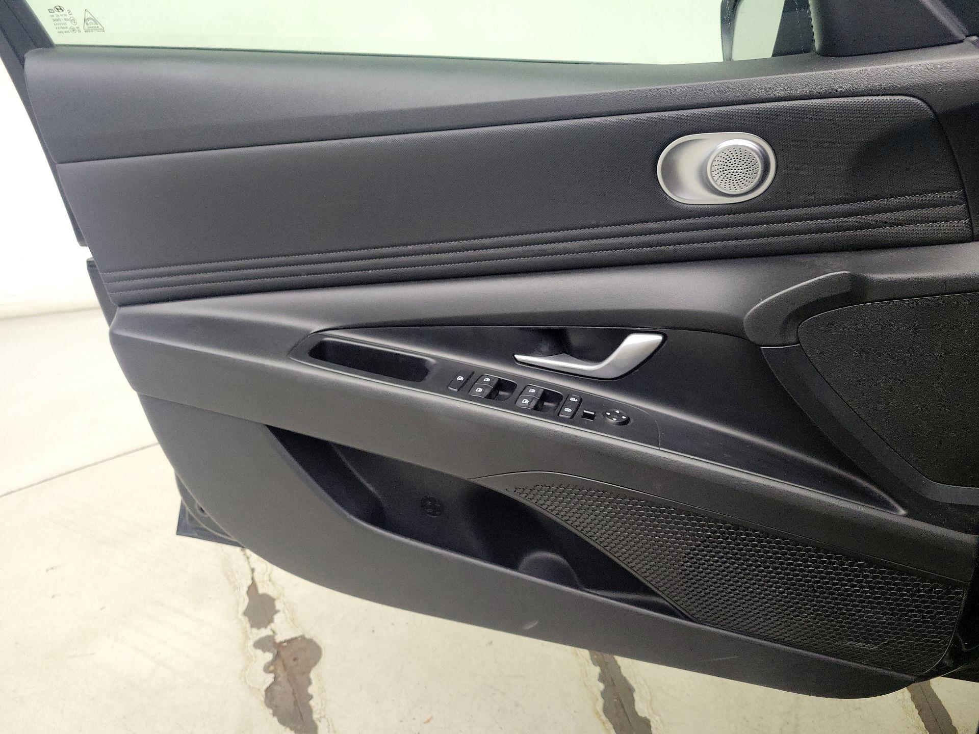 Thumbnail: 2022 Hyundai Elantra - 12