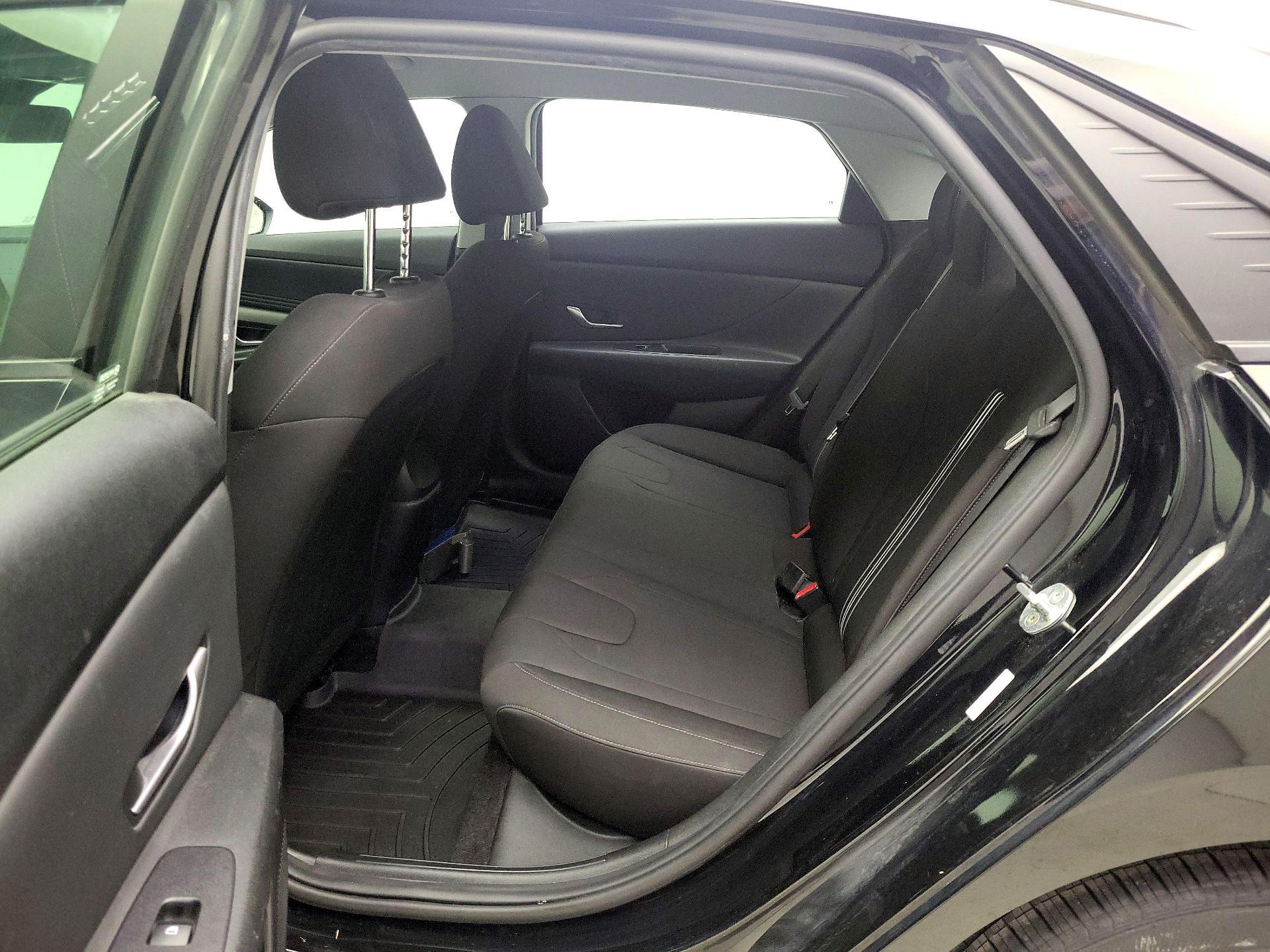 Thumbnail: 2022 Hyundai Elantra - 18