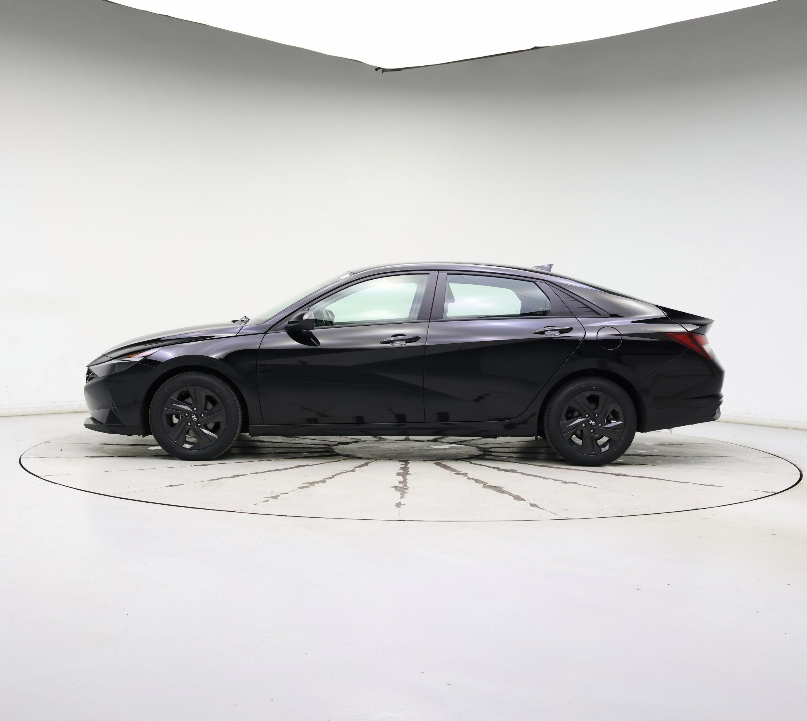 Thumbnail: 2022 Hyundai Elantra - 3