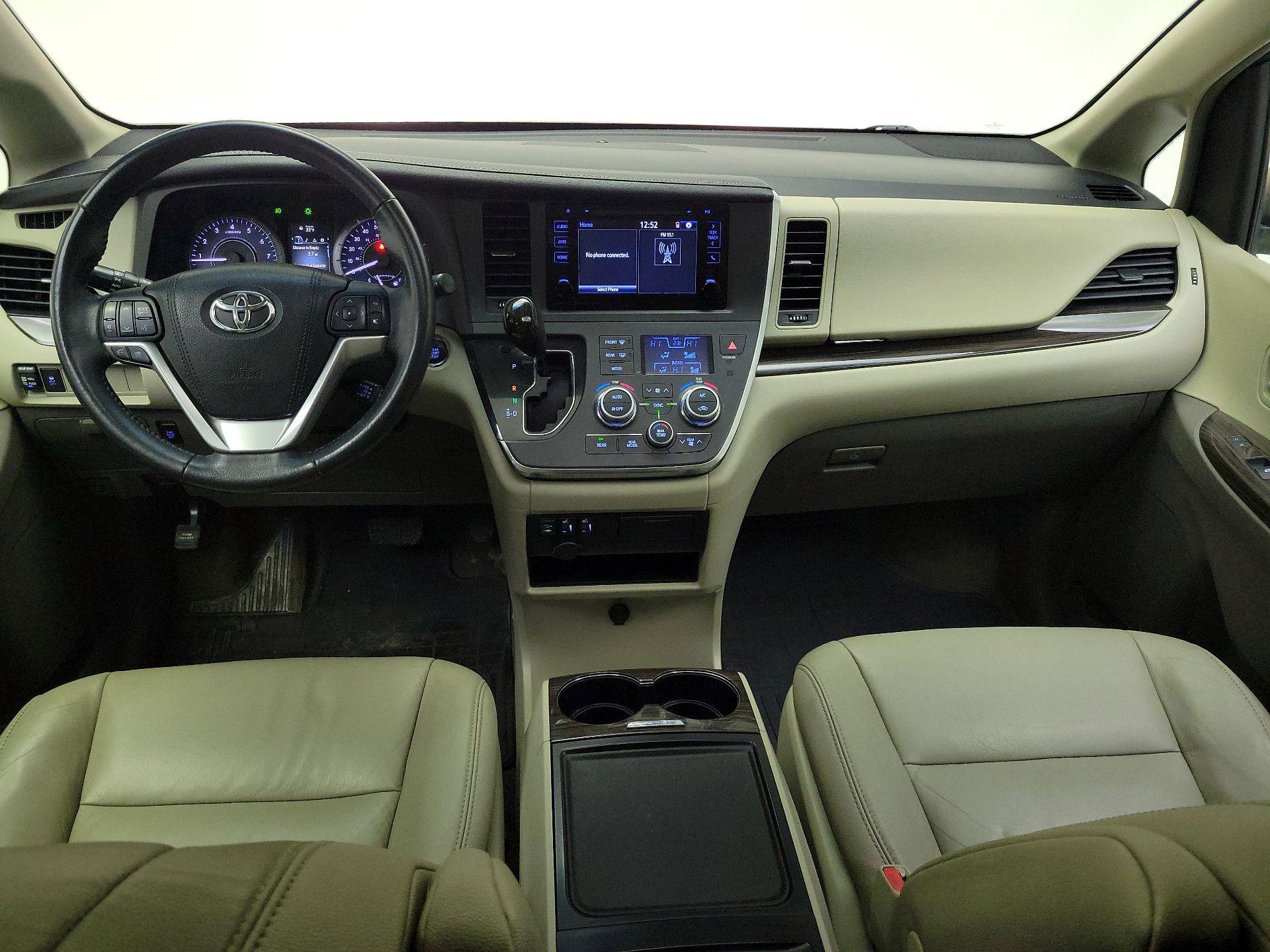 Thumbnail: 2016 Toyota Sienna - 9