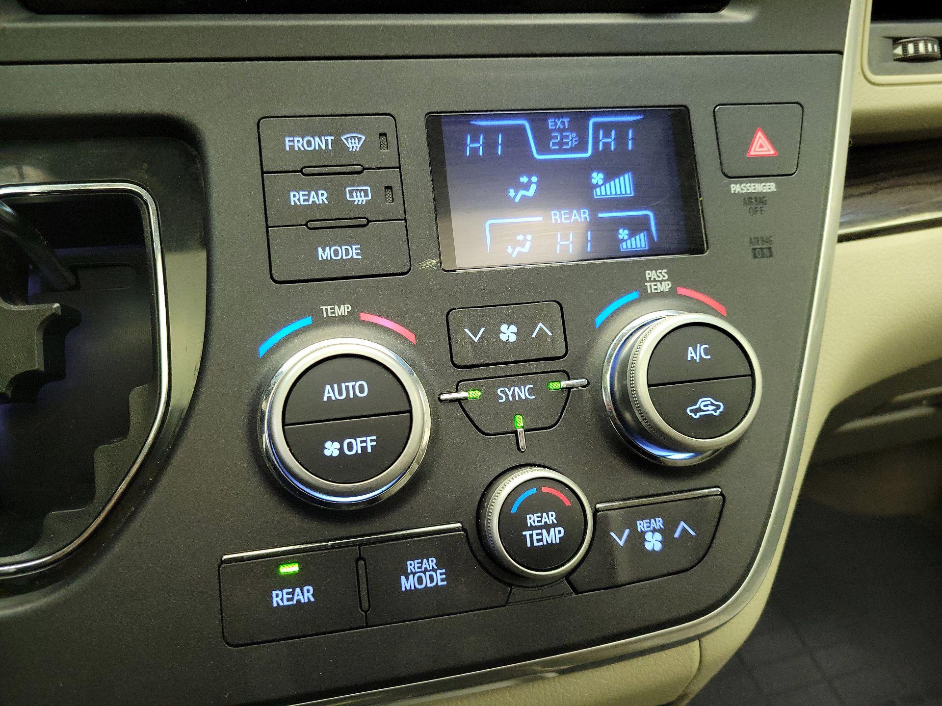 Thumbnail: 2016 Toyota Sienna - 16