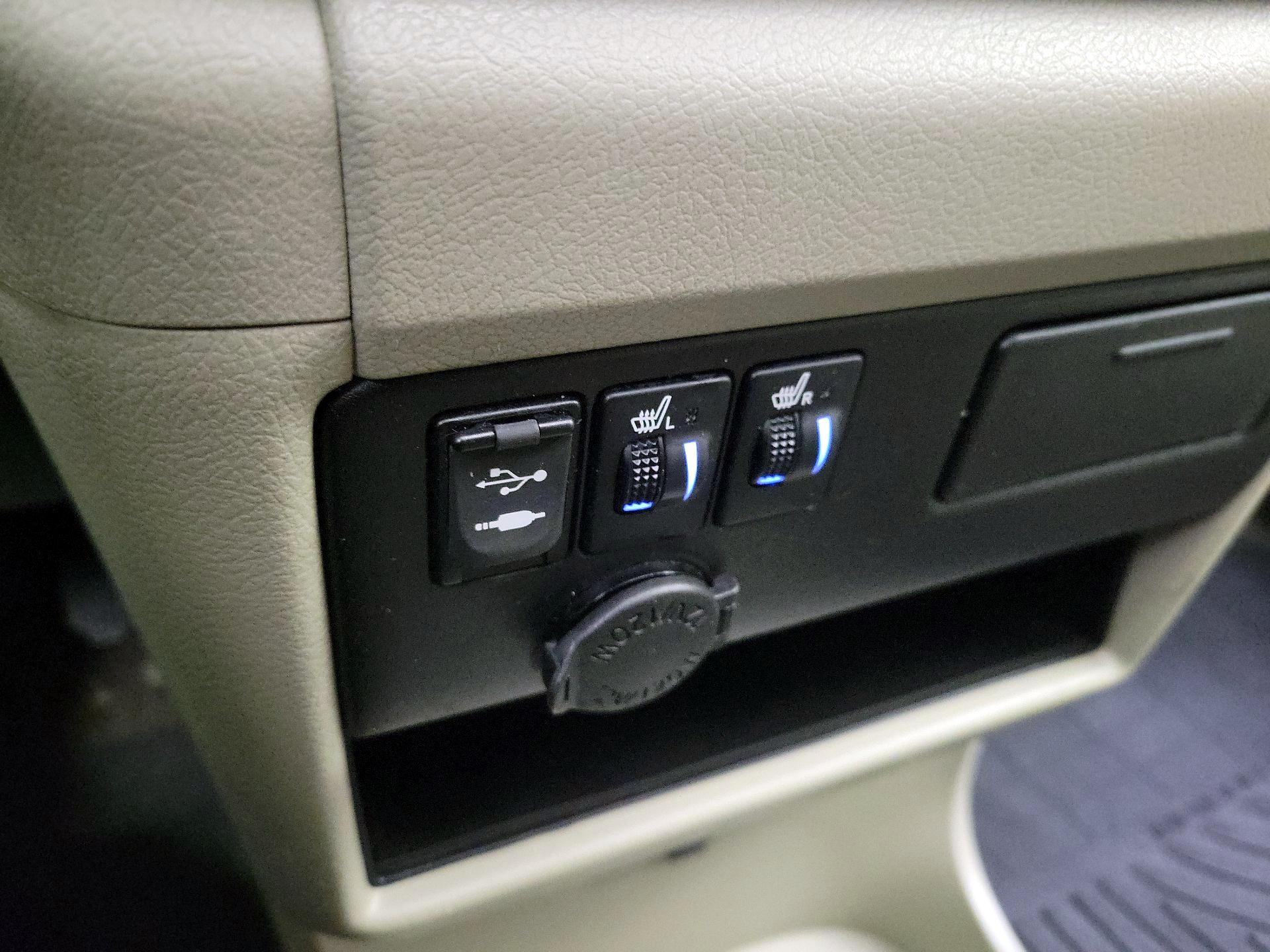 Thumbnail: 2016 Toyota Sienna - 18