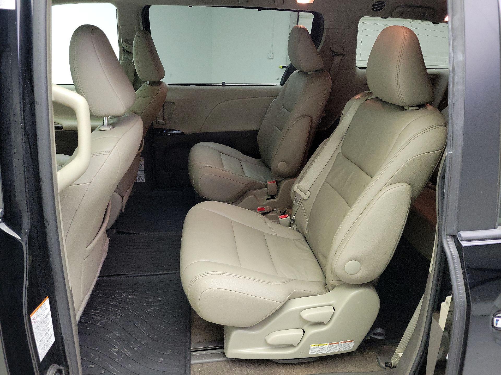 Thumbnail: 2016 Toyota Sienna - 20