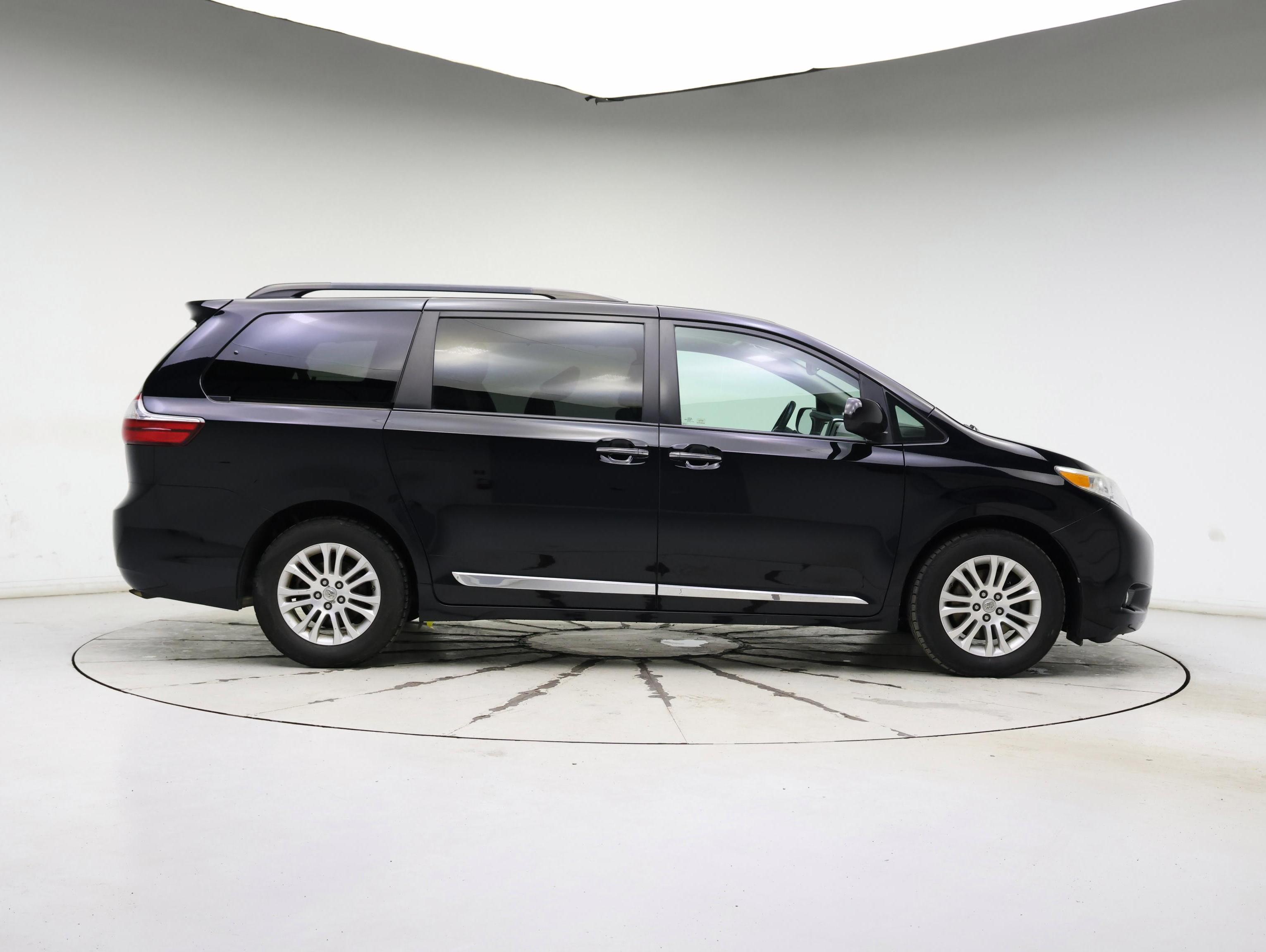 Thumbnail: 2016 Toyota Sienna - 7