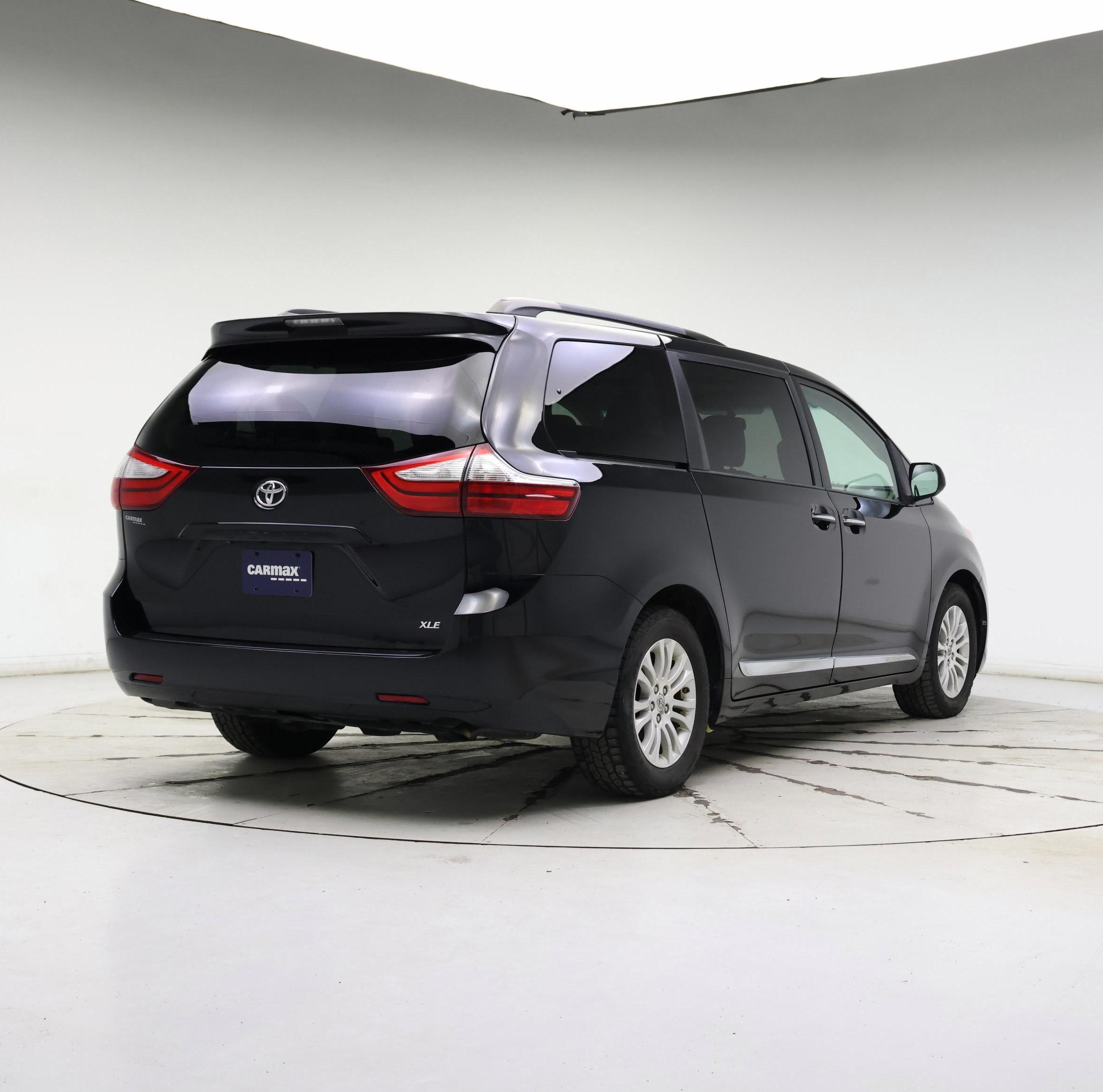 Thumbnail: 2016 Toyota Sienna - 8