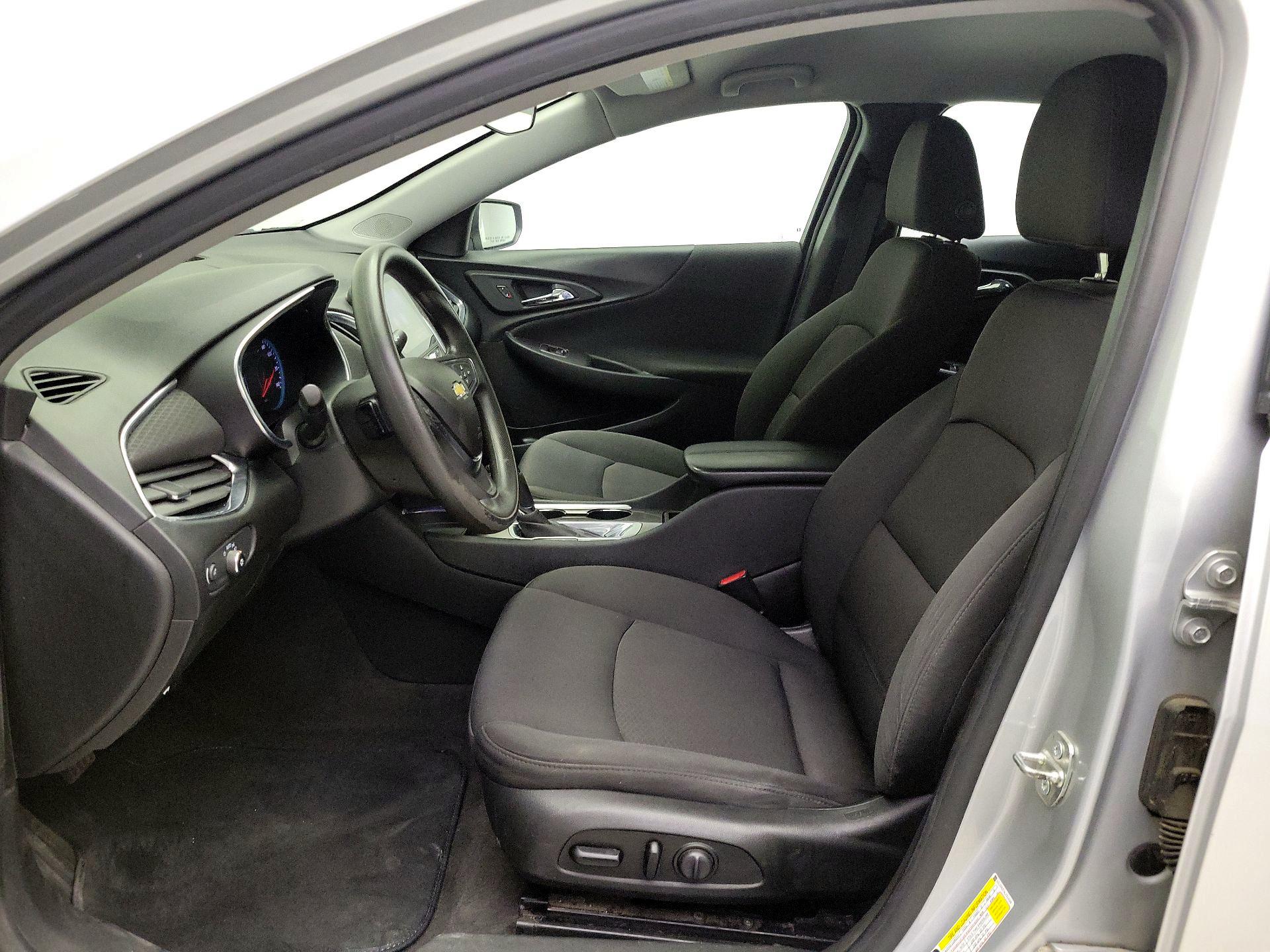 Thumbnail: 2020 Chevrolet Malibu - 11