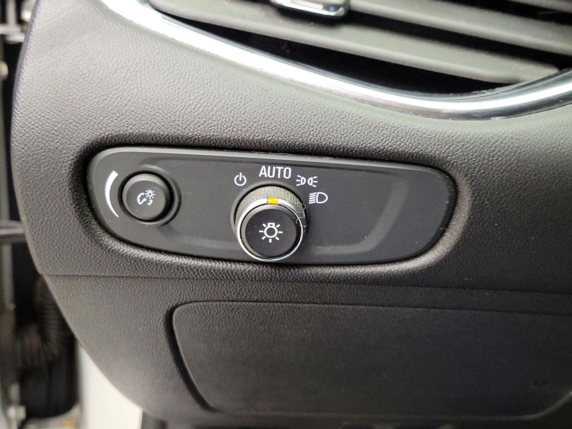 Thumbnail: 2020 Chevrolet Malibu - 13