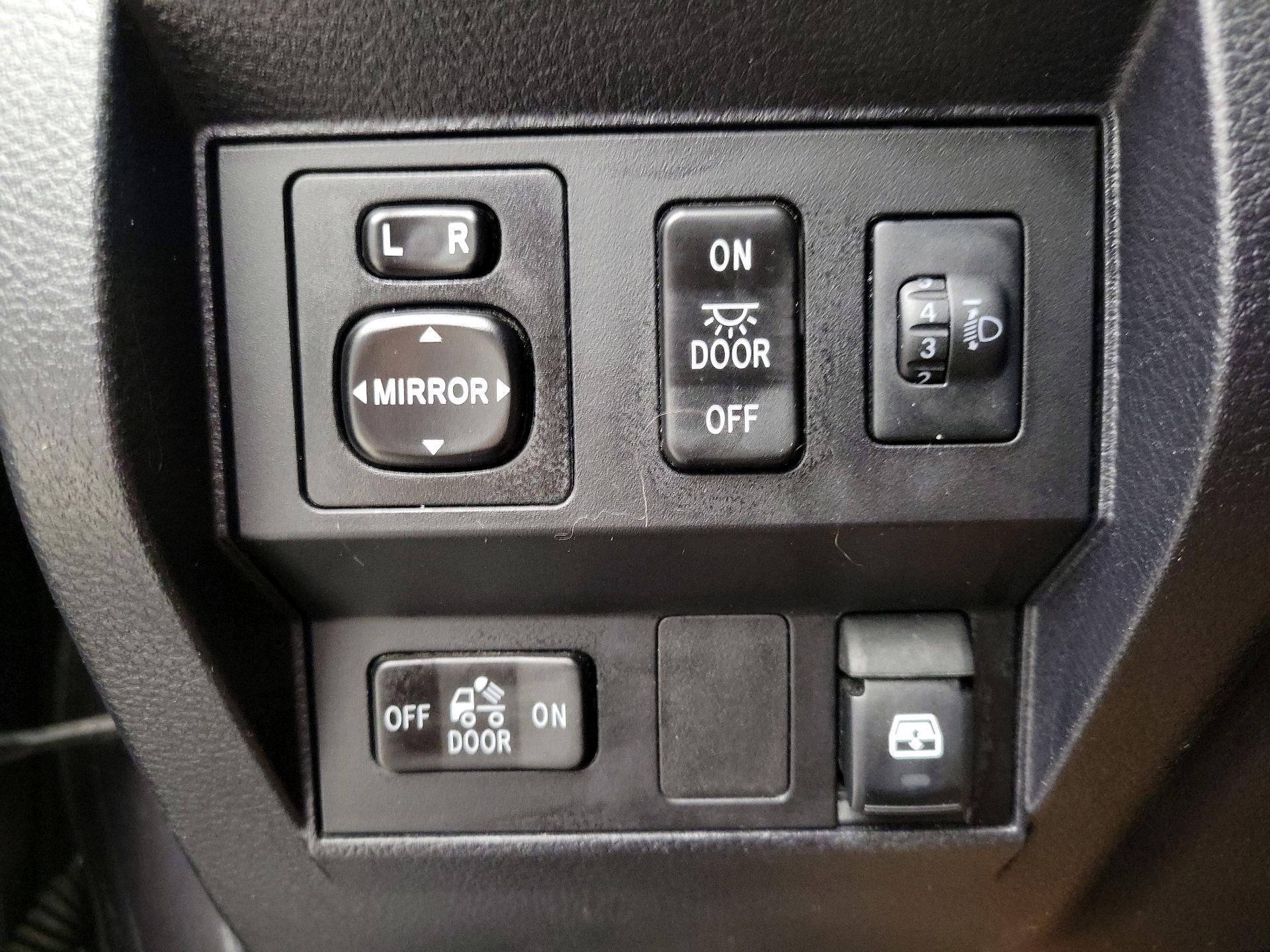 Thumbnail: 2017 Toyota Tundra - 13