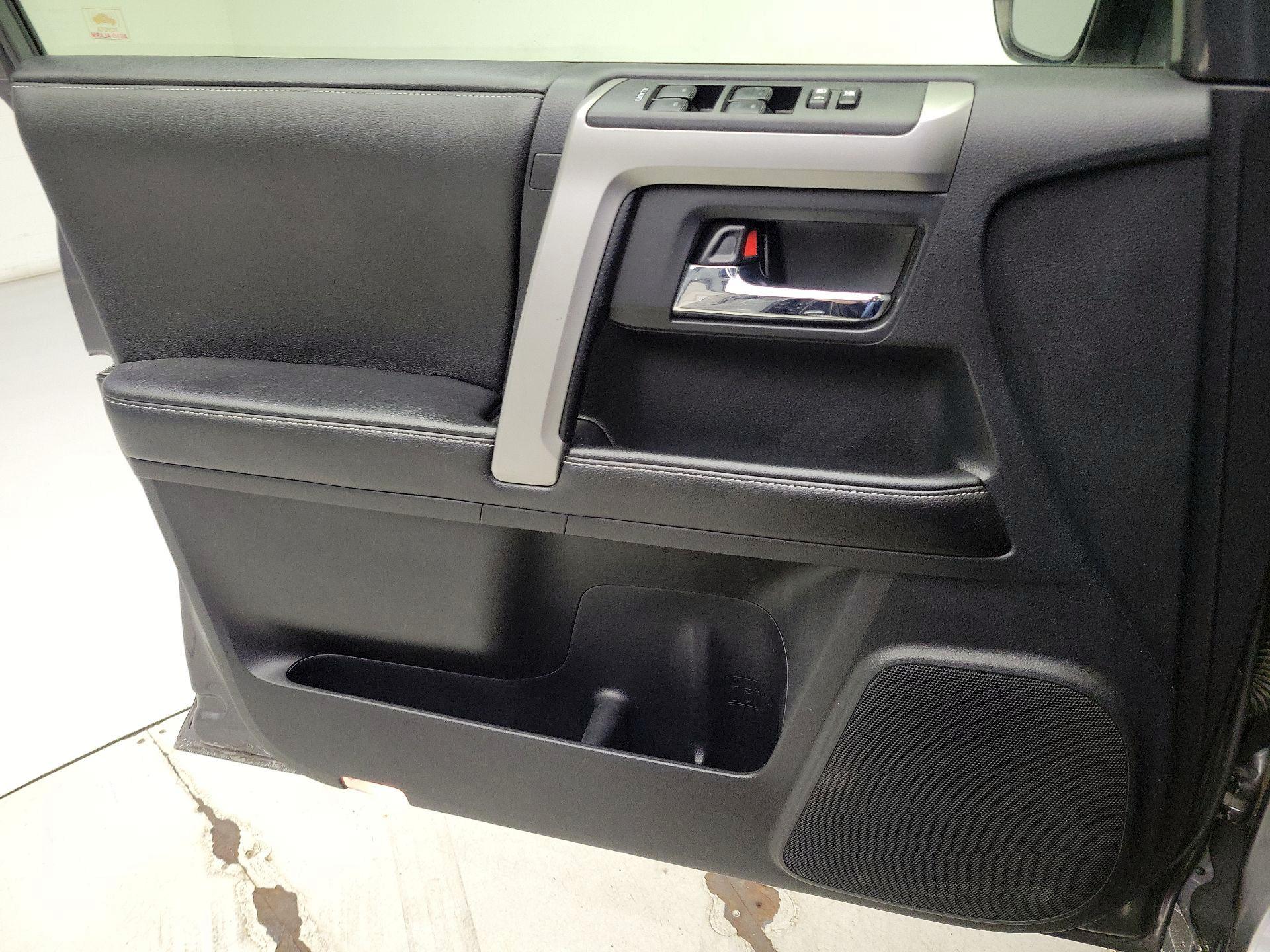 Thumbnail: 2014 Toyota 4Runner - 12