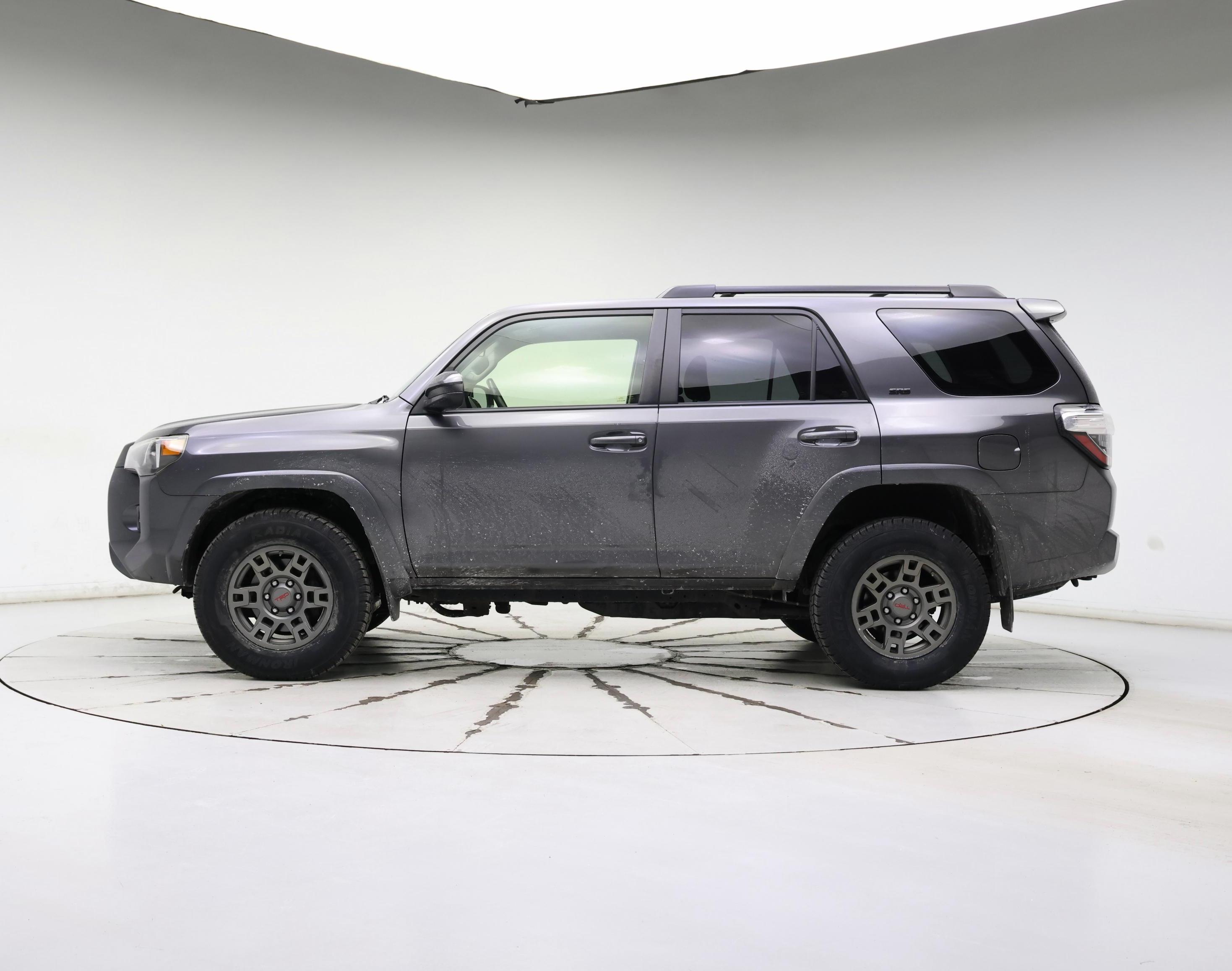 Thumbnail: 2014 Toyota 4Runner - 3