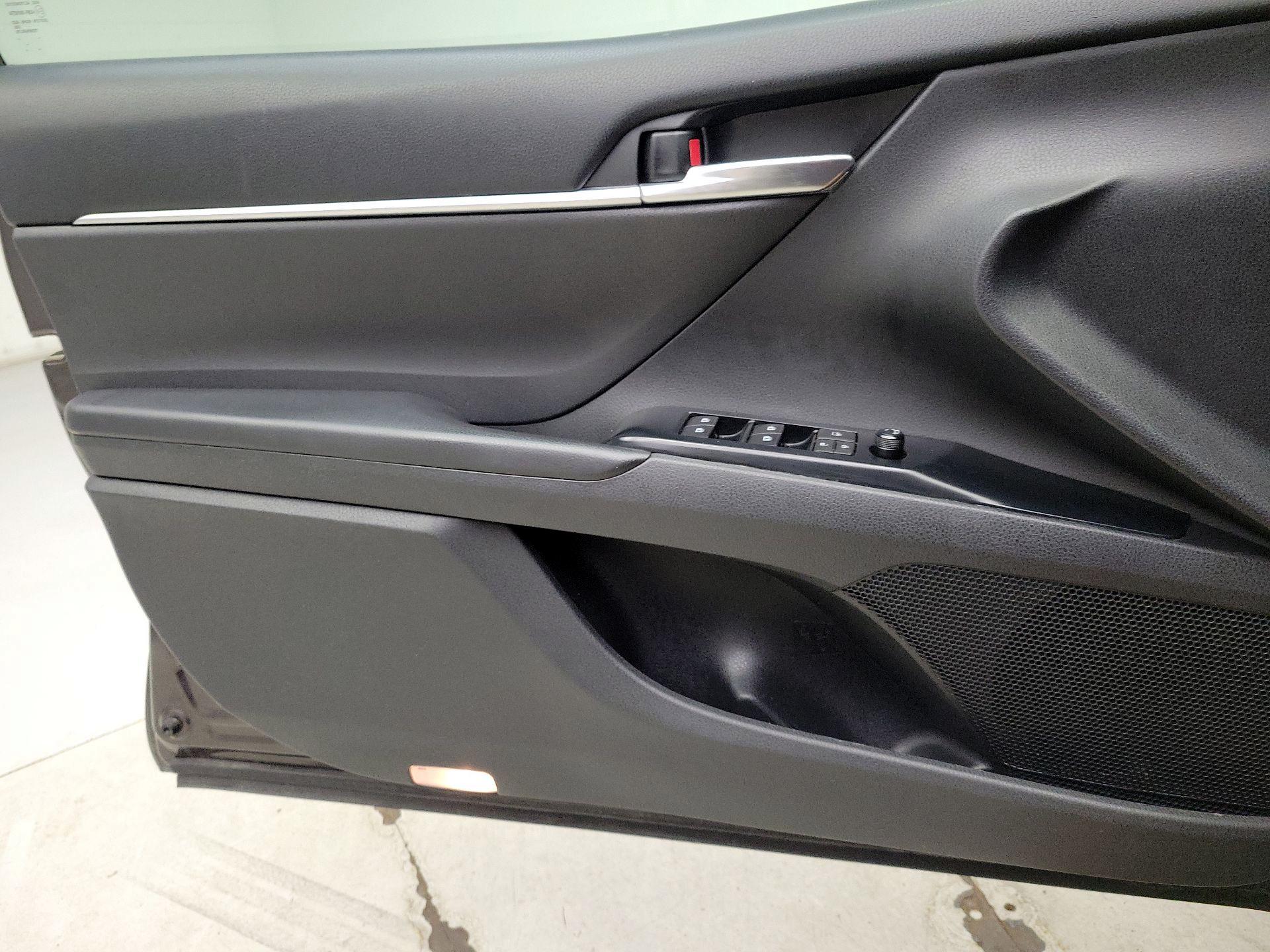 Thumbnail: 2019 Toyota Camry - 12