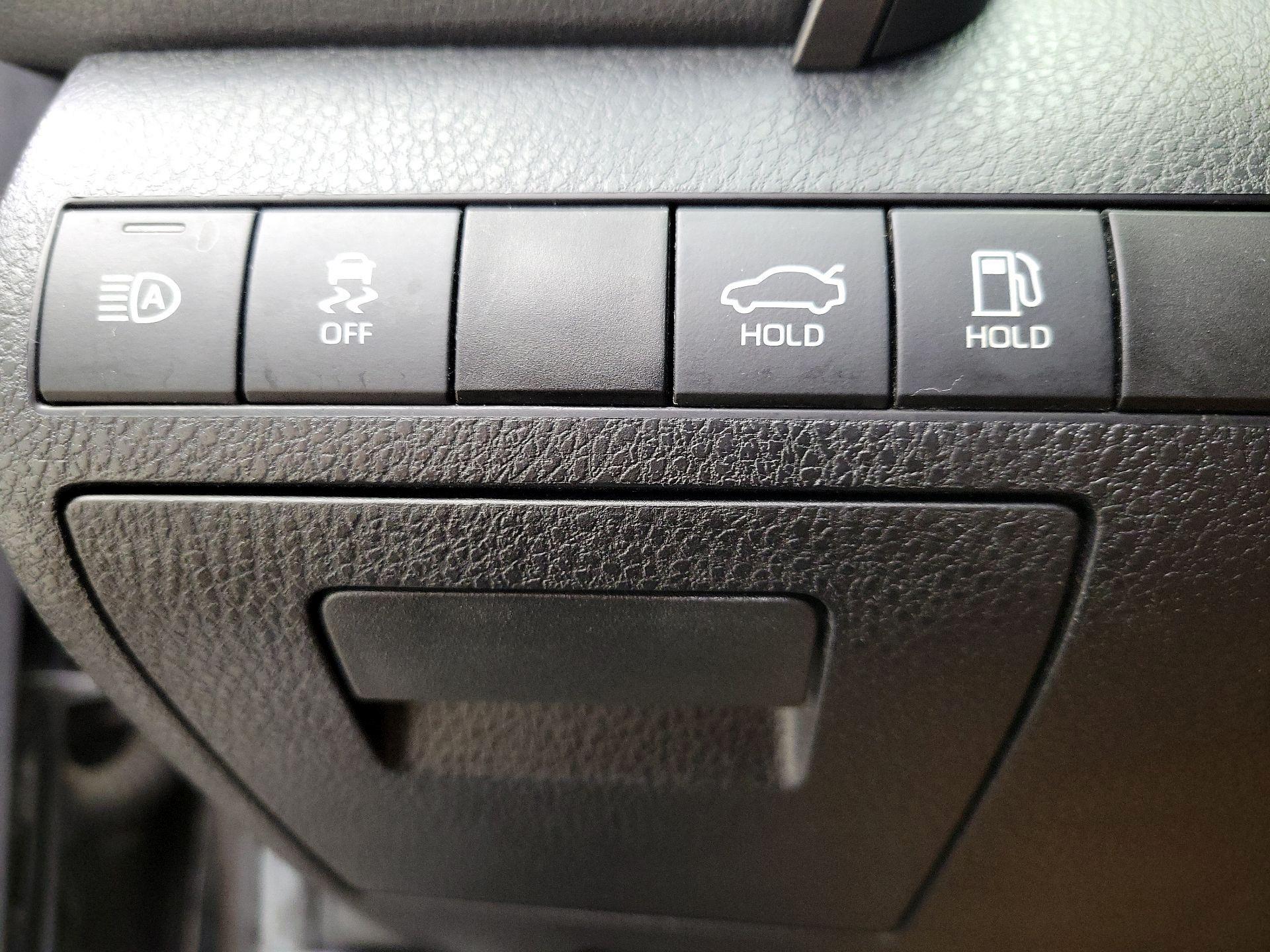 Thumbnail: 2019 Toyota Camry - 13