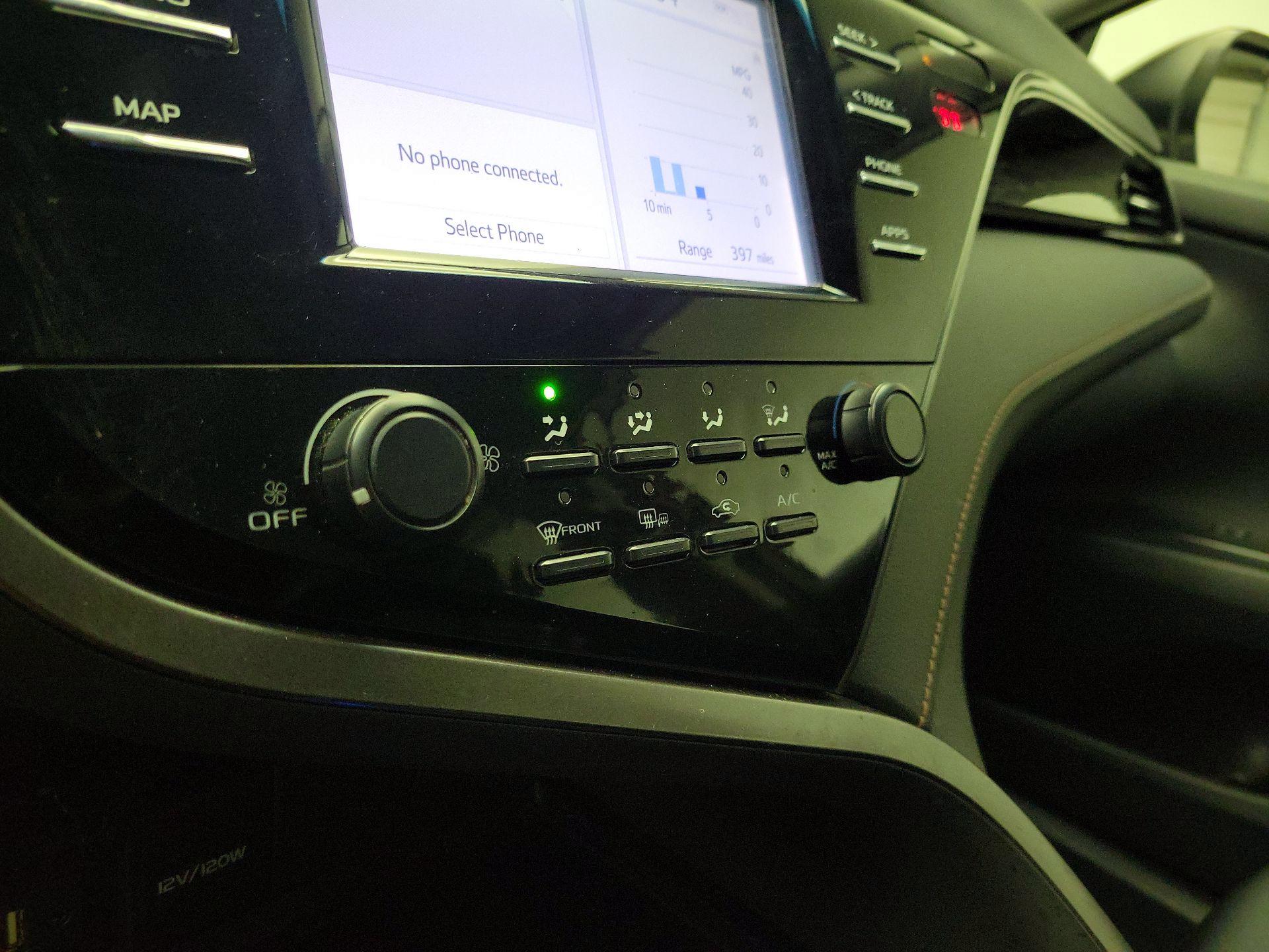 Thumbnail: 2019 Toyota Camry - 16