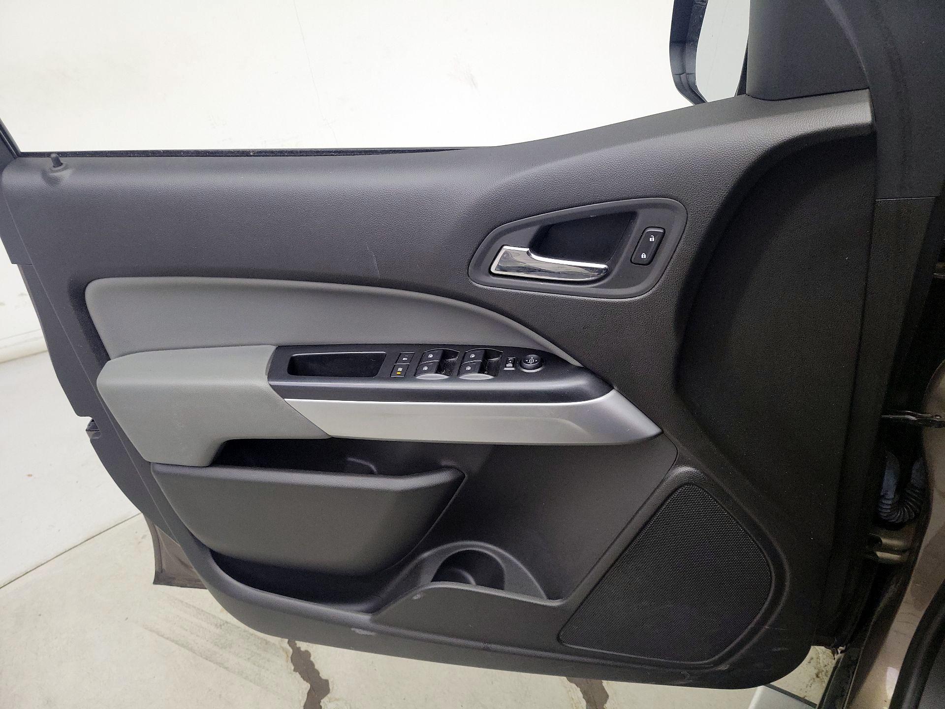 Thumbnail: 2015 Chevrolet Colorado - 12