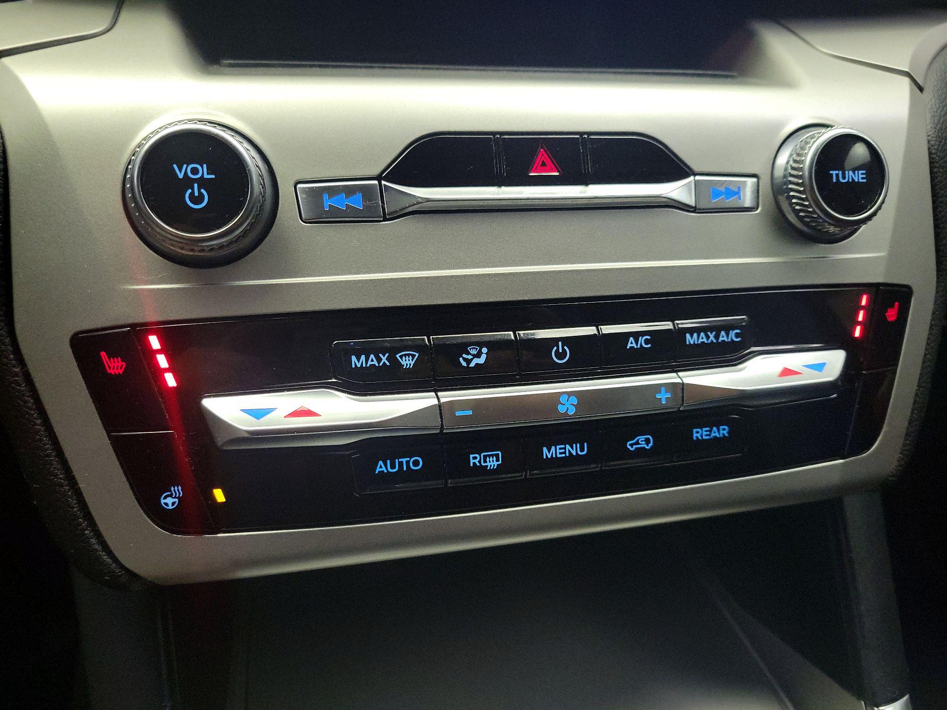 Thumbnail: 2022 Ford Explorer - 16