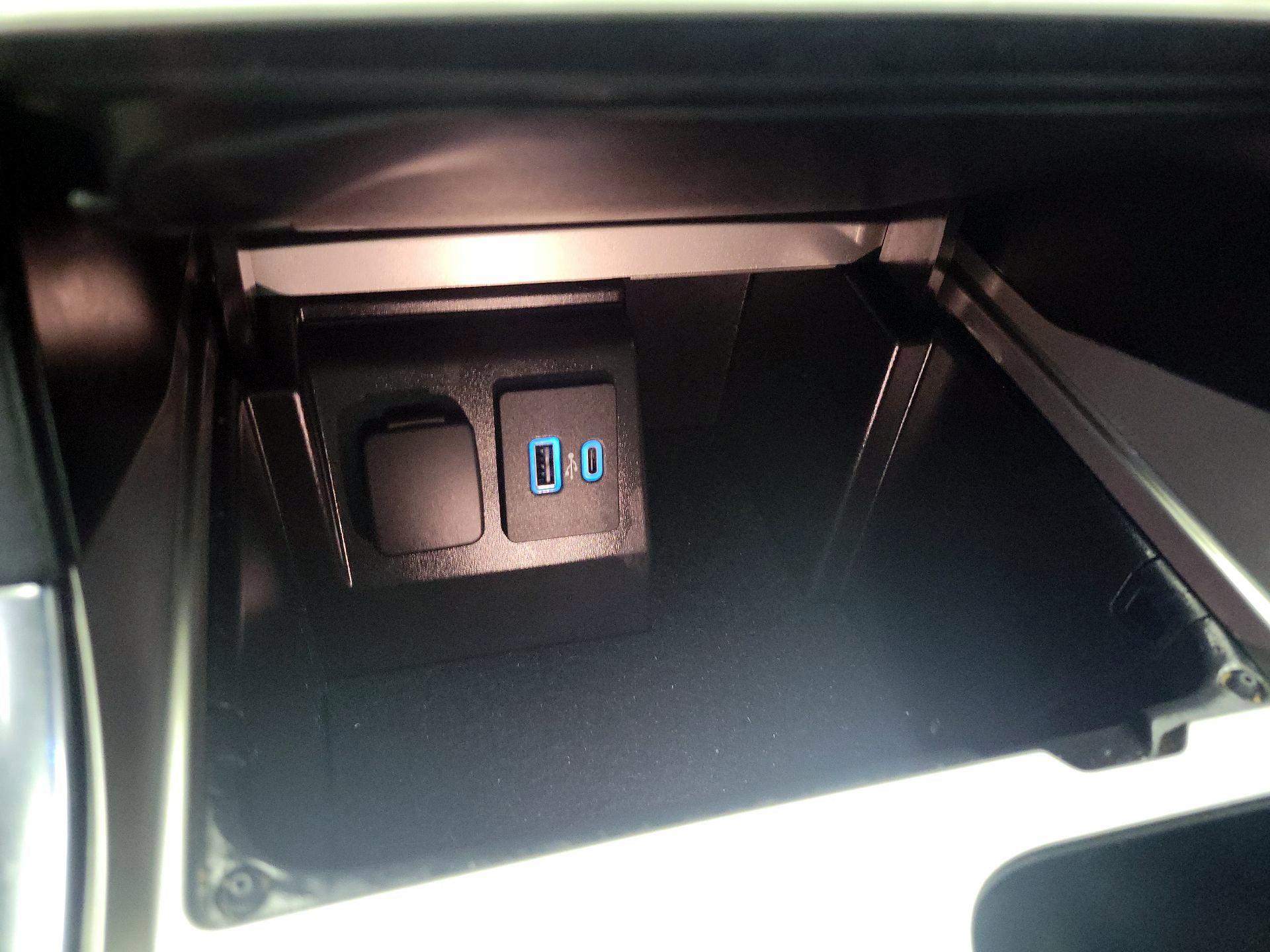 Thumbnail: 2022 Ford Explorer - 18