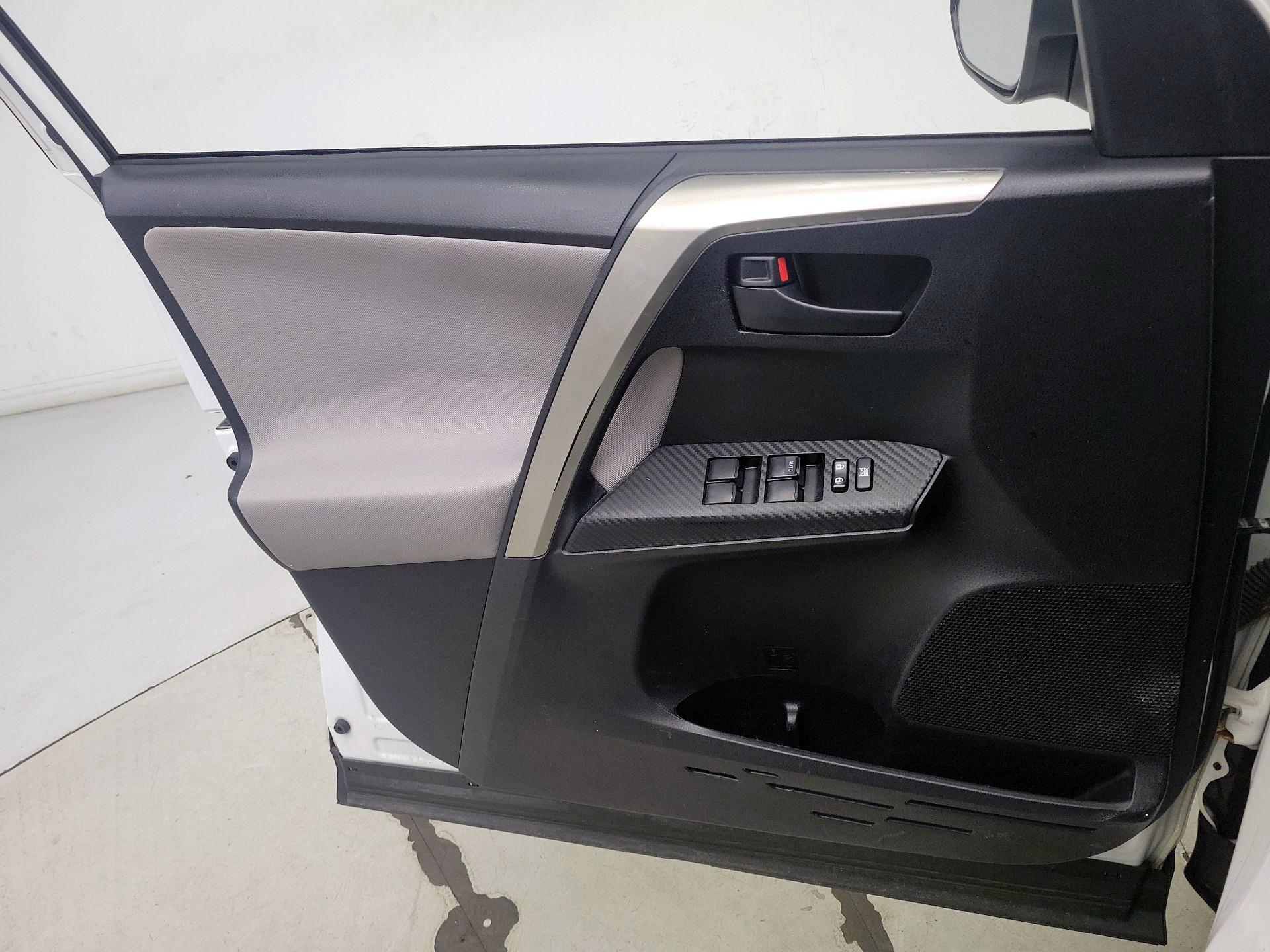 Thumbnail: 2014 Toyota RAV4 - 12