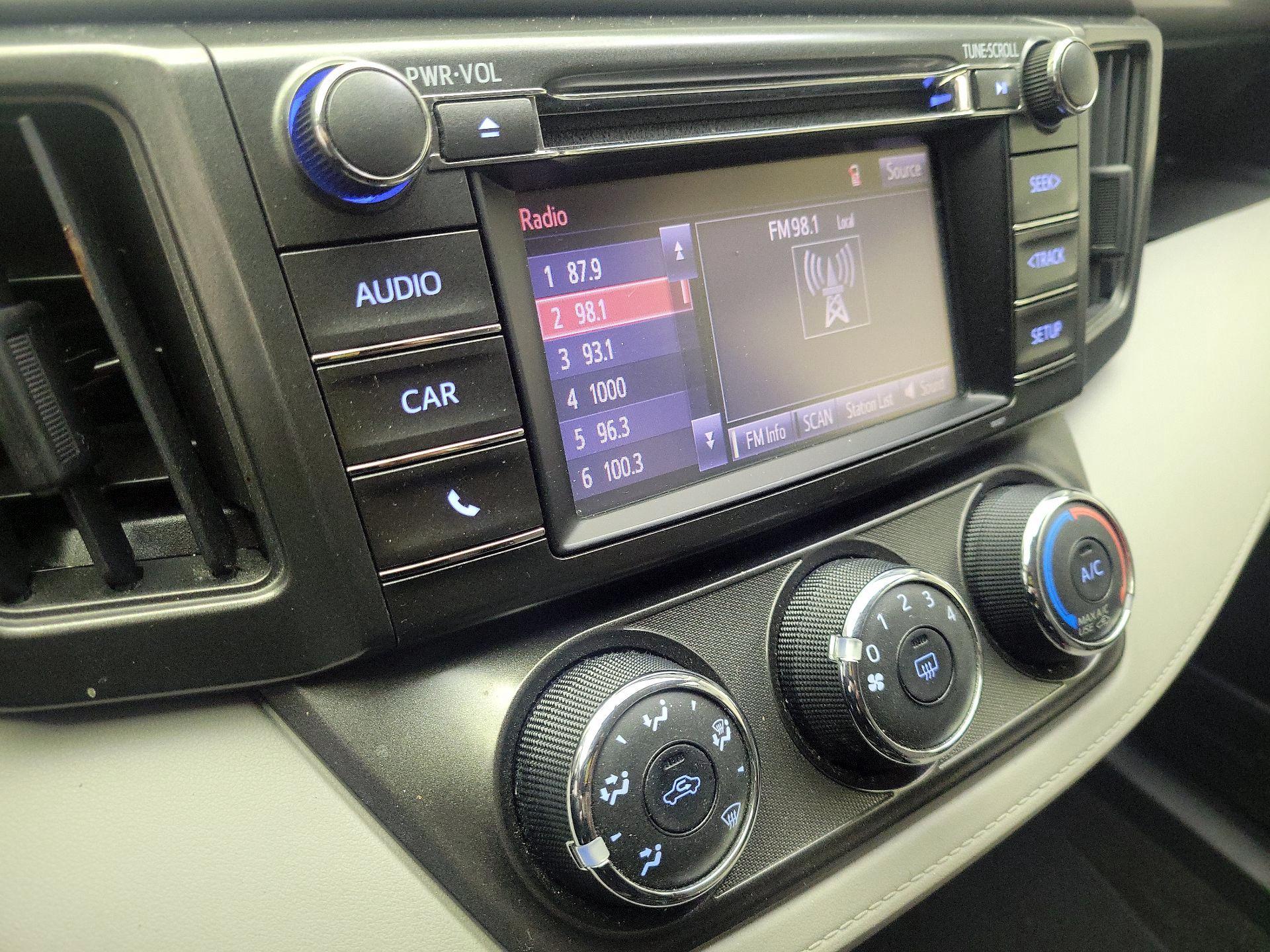 Thumbnail: 2014 Toyota RAV4 - 15