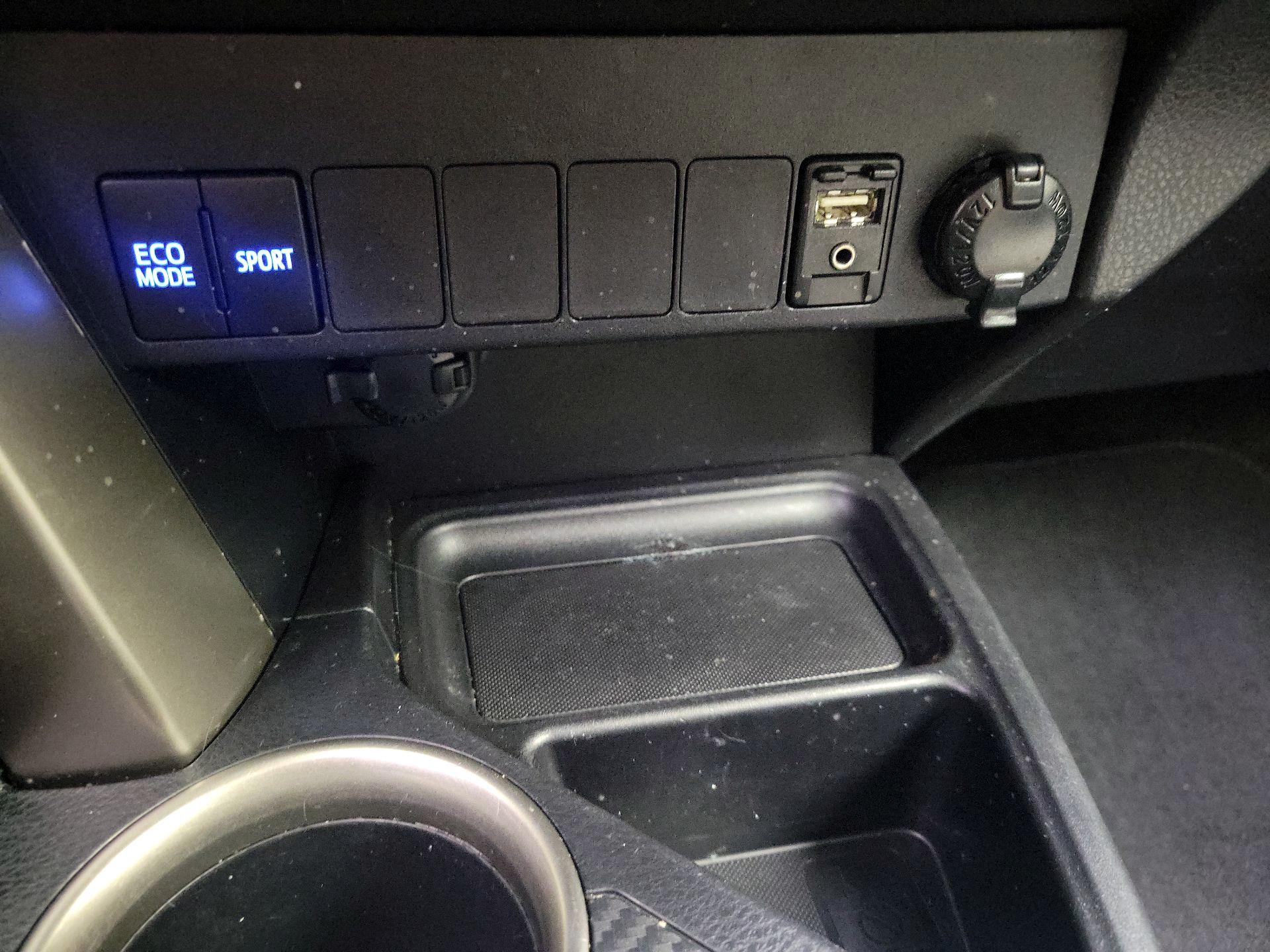 Thumbnail: 2014 Toyota RAV4 - 18