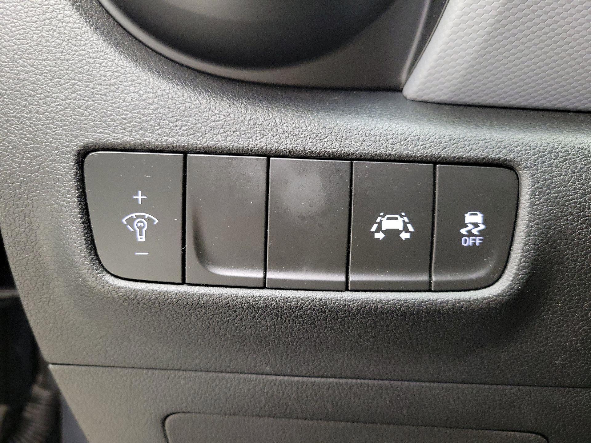 Thumbnail: 2021 Hyundai Kona - 13