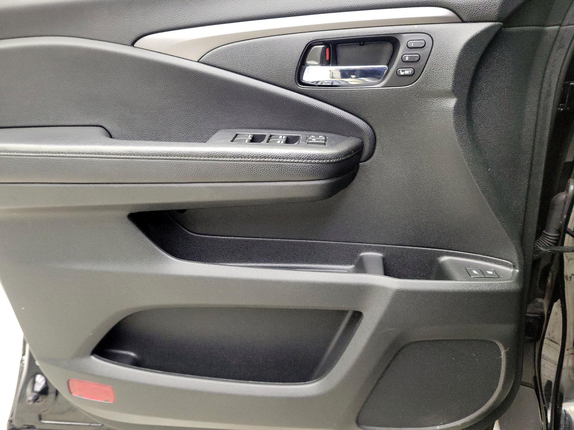 Thumbnail: 2019 Honda Pilot - 12