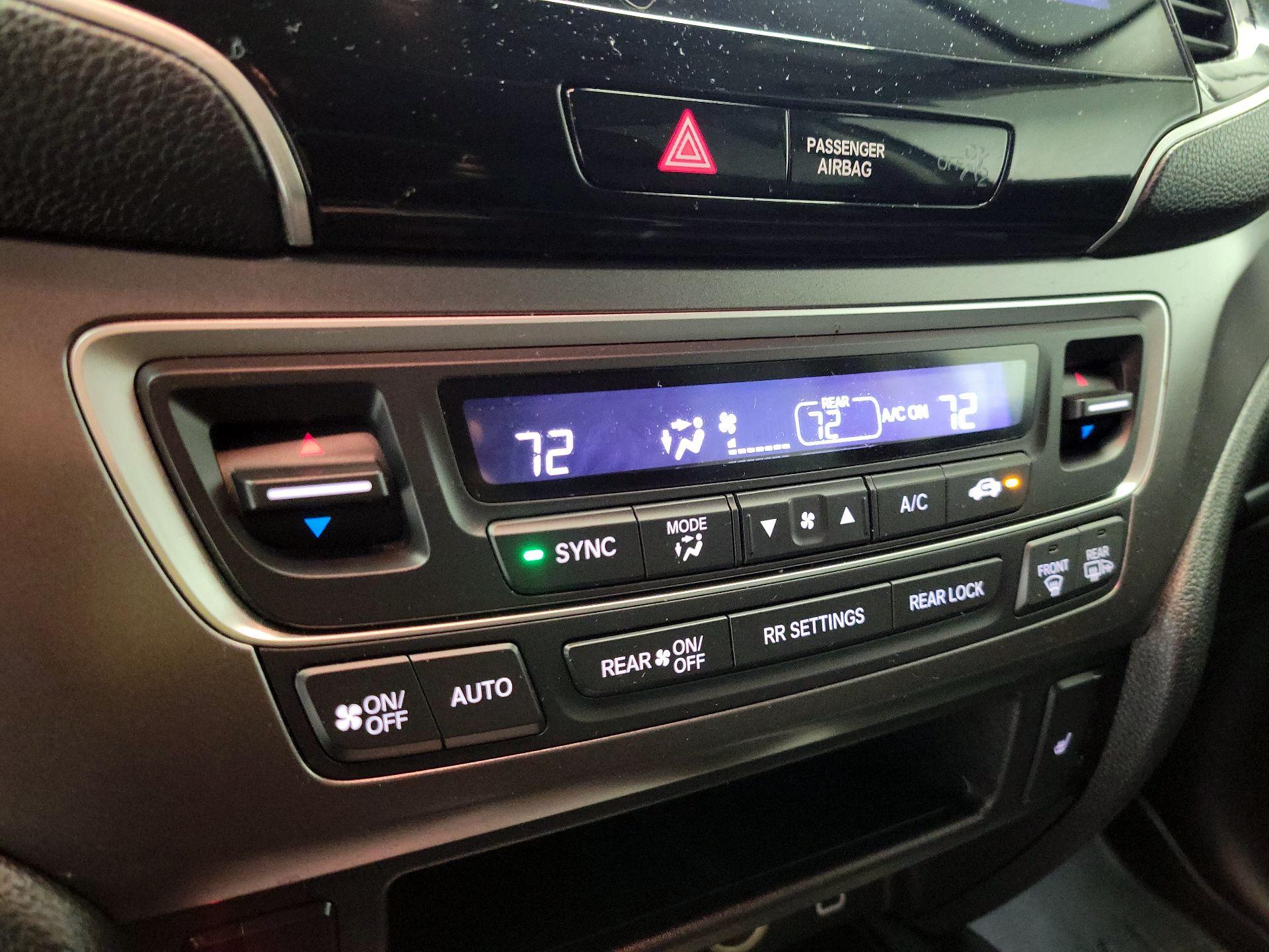 Thumbnail: 2019 Honda Pilot - 16