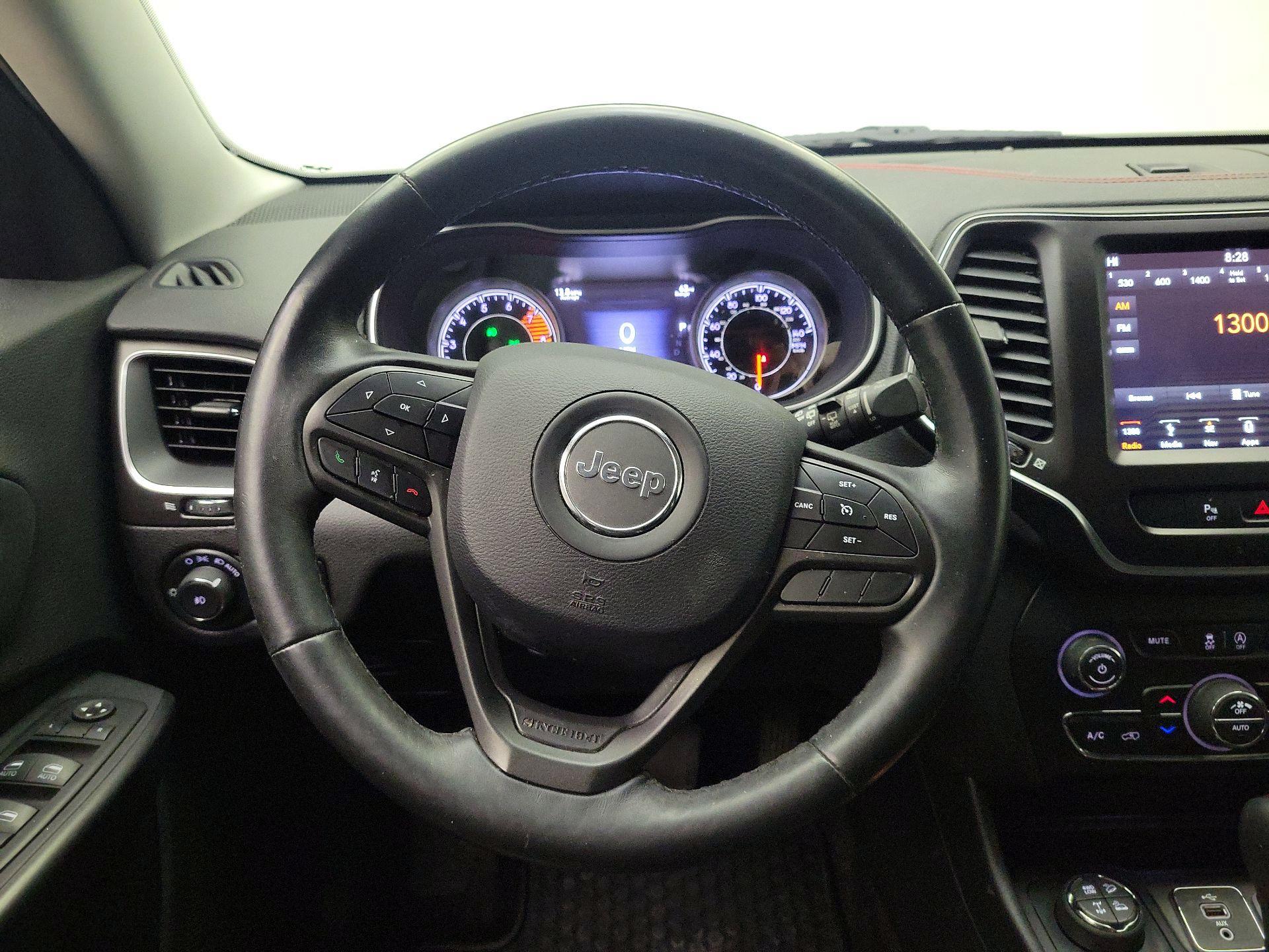 Thumbnail: 2019 Jeep Cherokee - 10