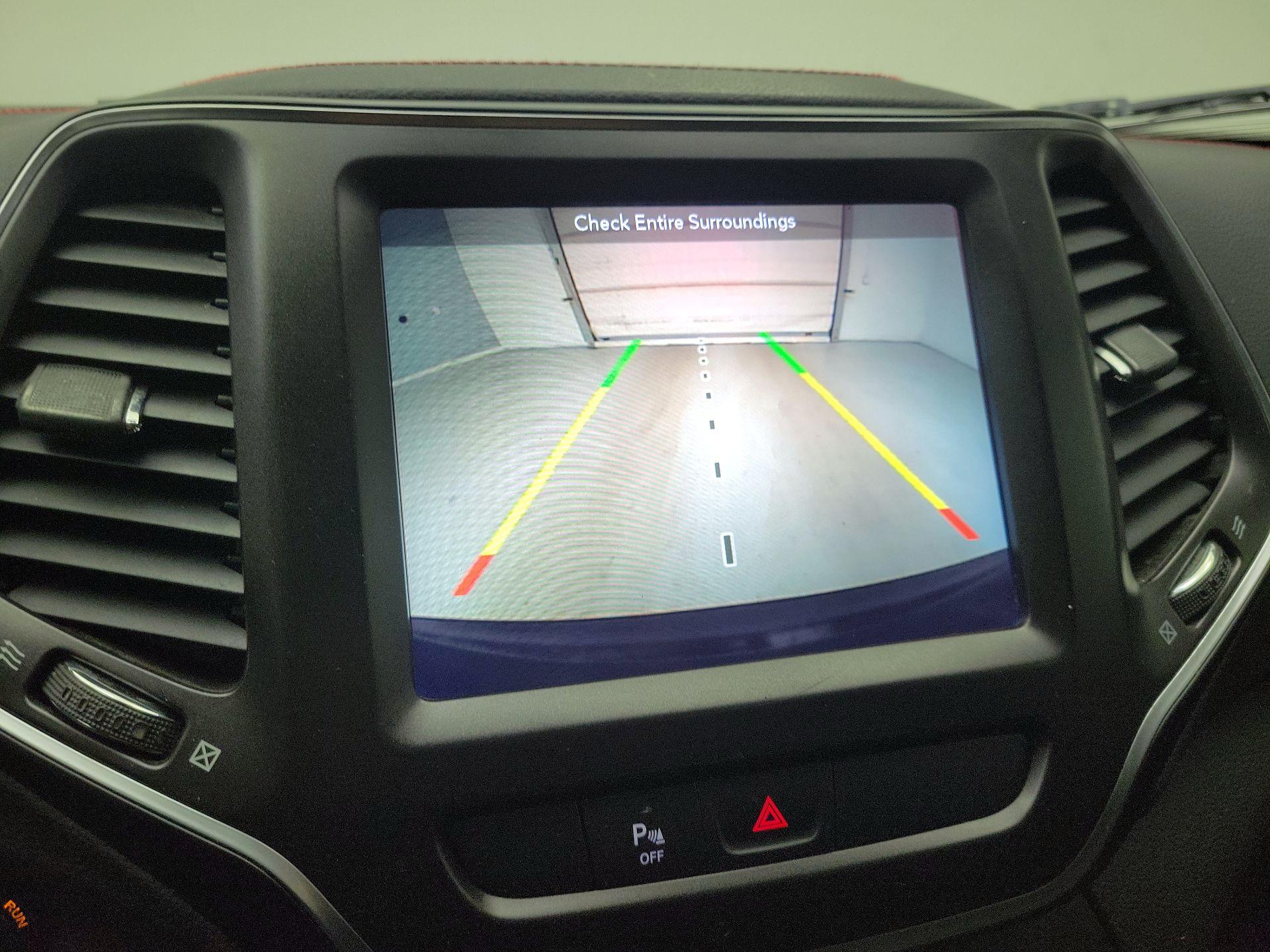 Thumbnail: 2019 Jeep Cherokee - 15