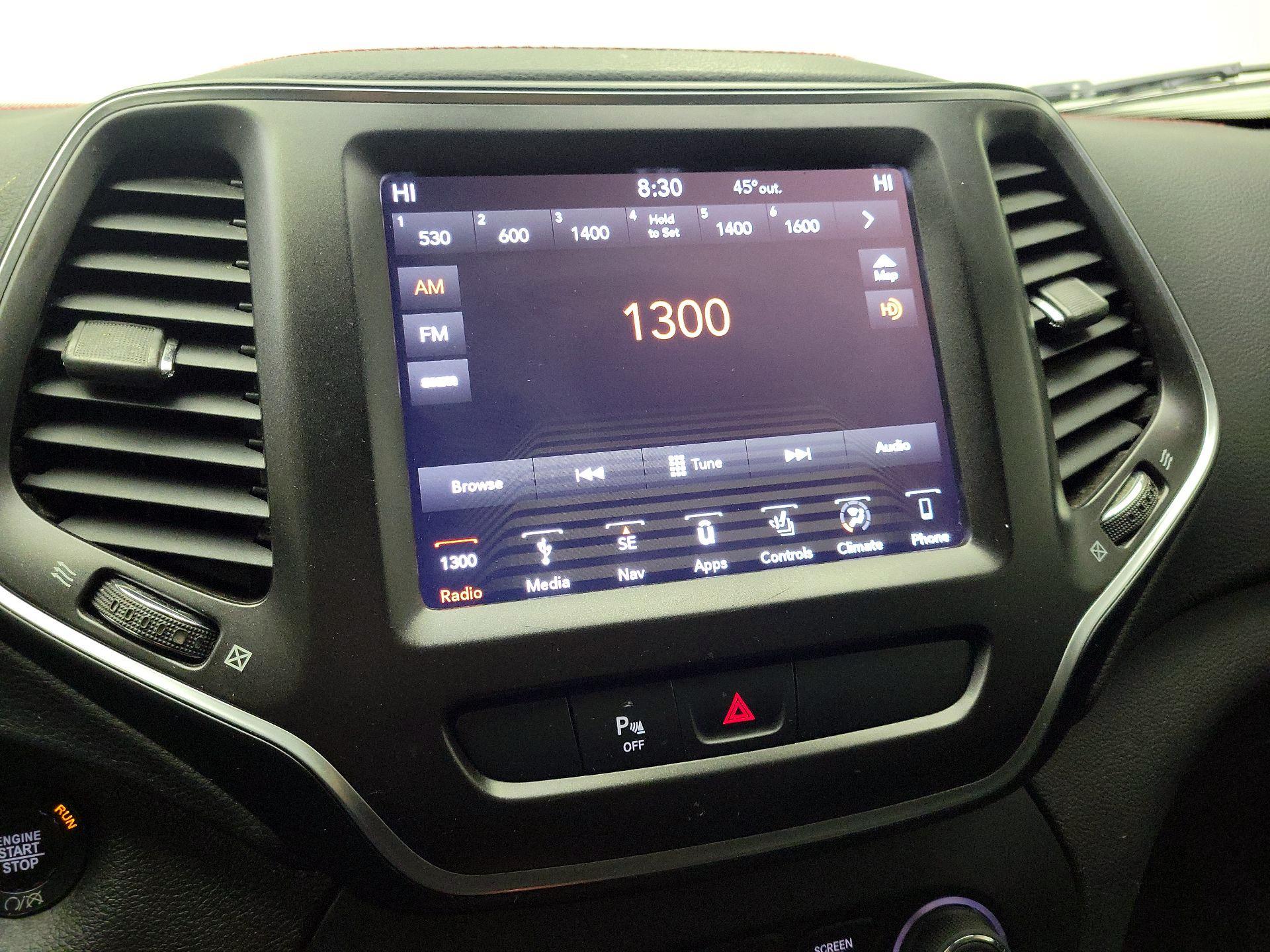 Thumbnail: 2019 Jeep Cherokee - 16