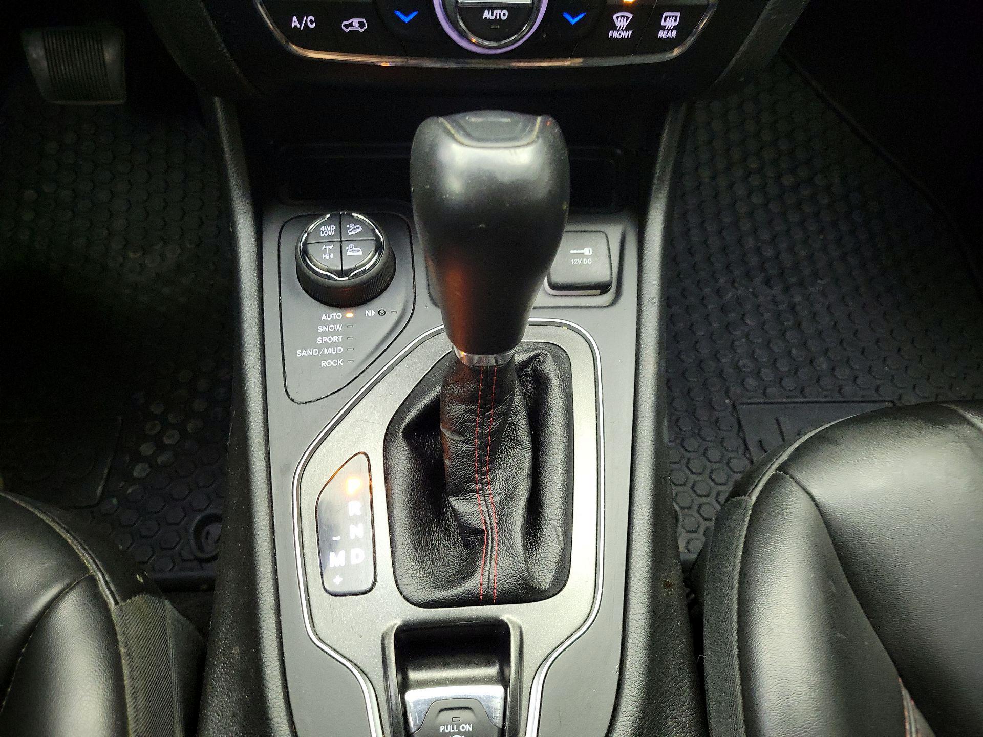 Thumbnail: 2019 Jeep Cherokee - 18