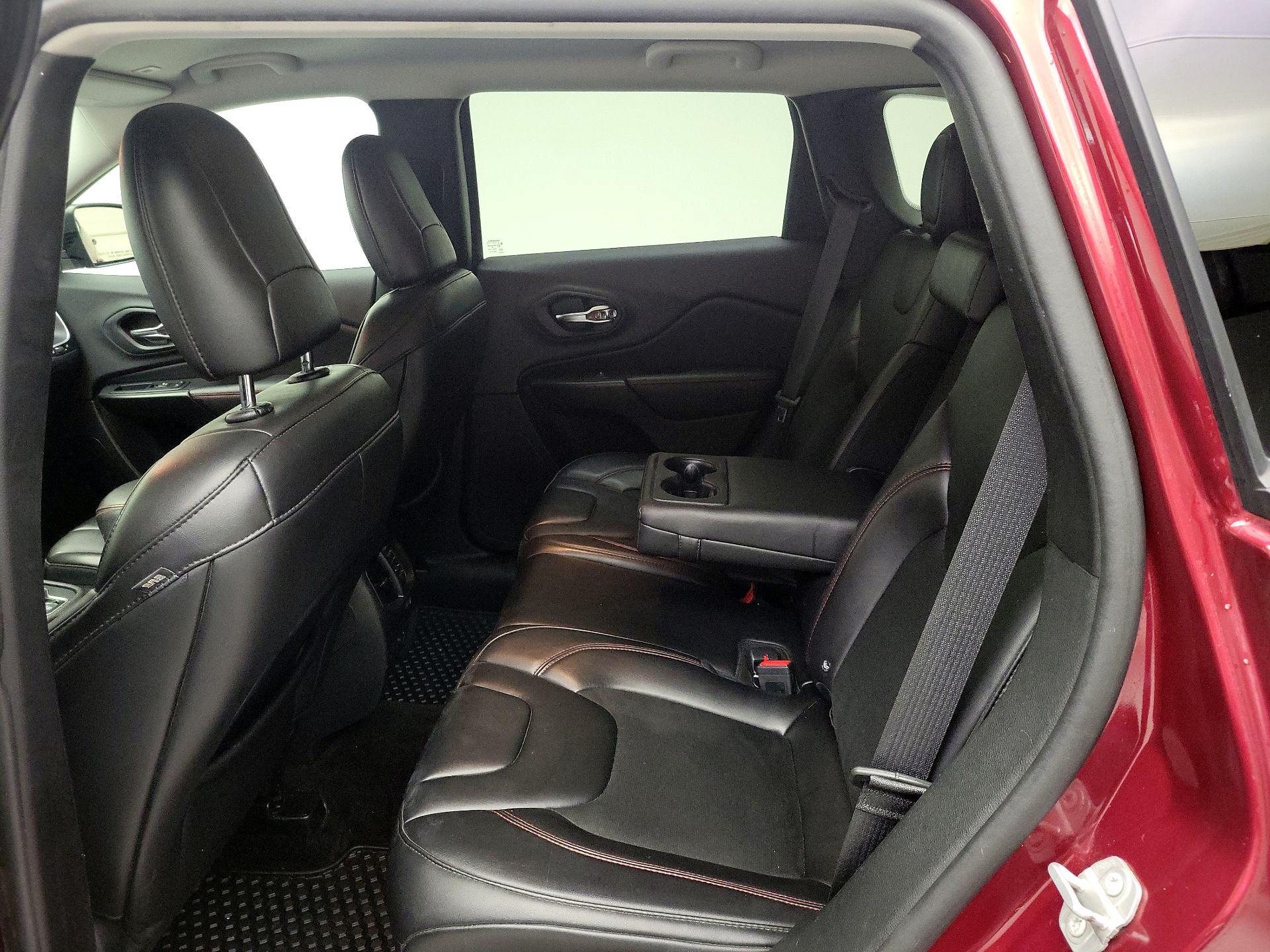 Thumbnail: 2019 Jeep Cherokee - 20