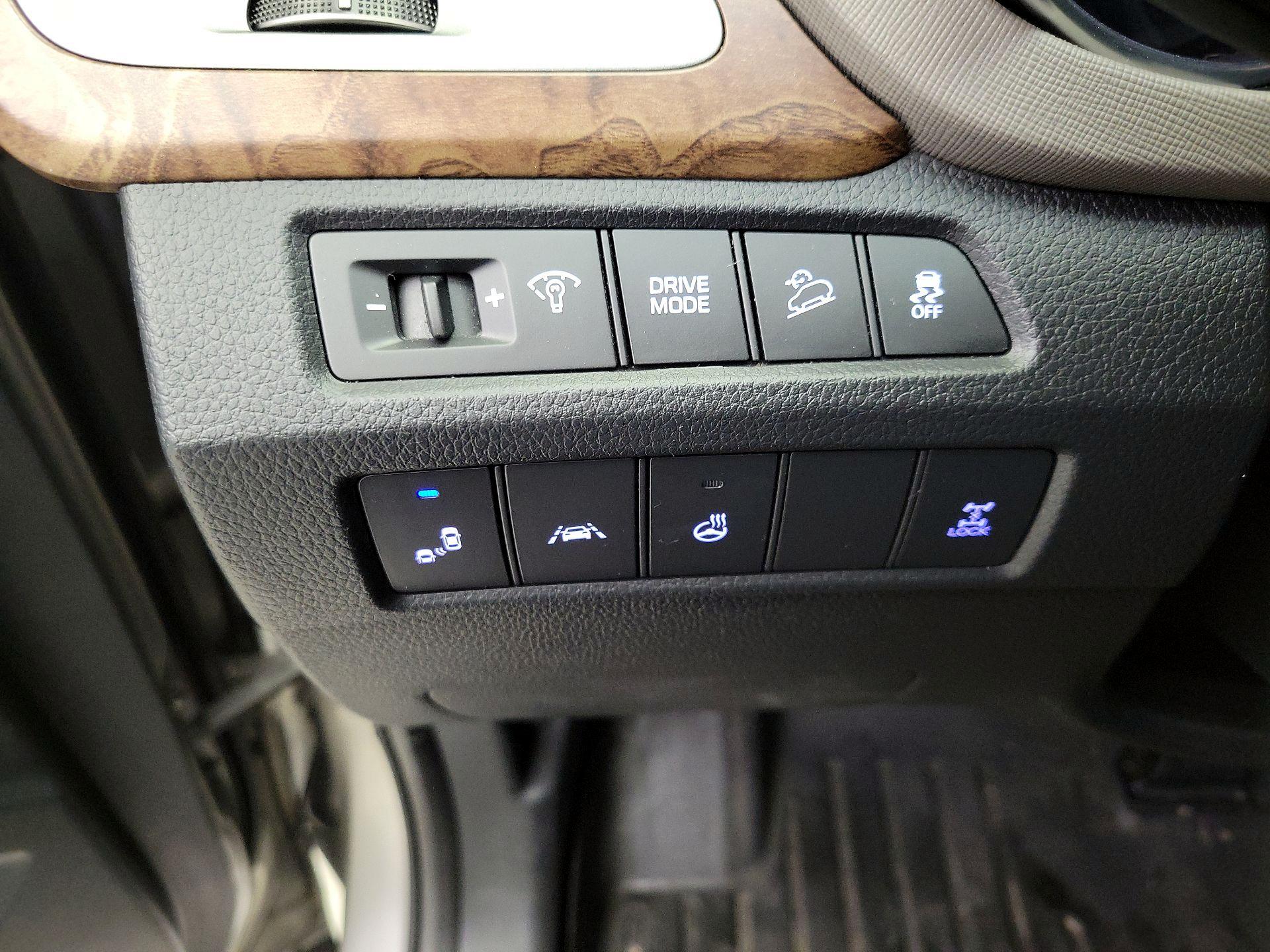 Thumbnail: 2018 Hyundai Santa Fe - 13