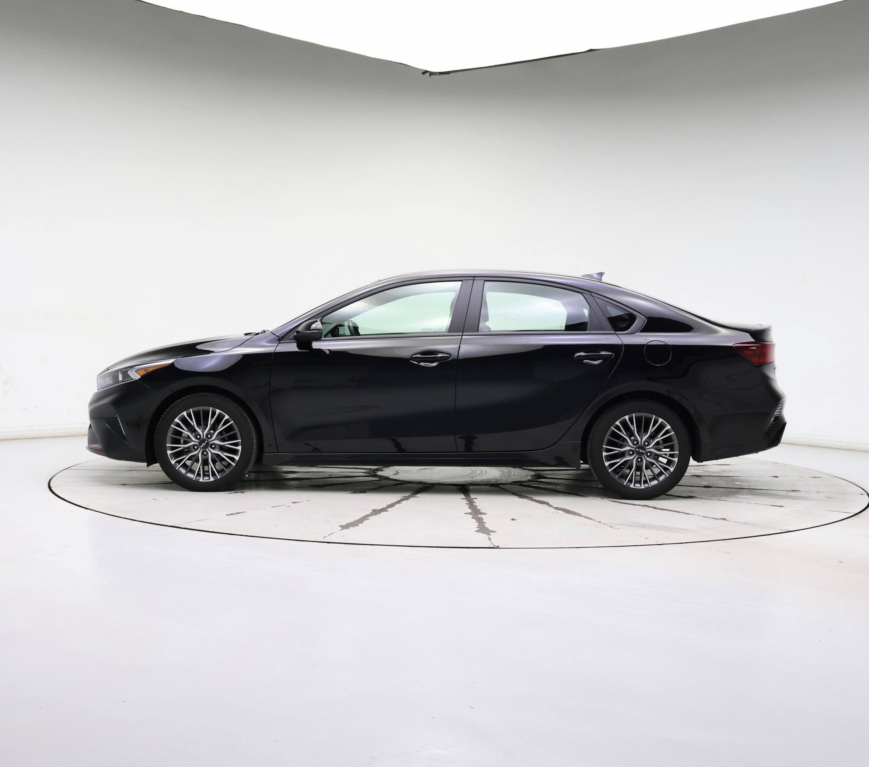 Thumbnail: 2023 Kia Forte - 3