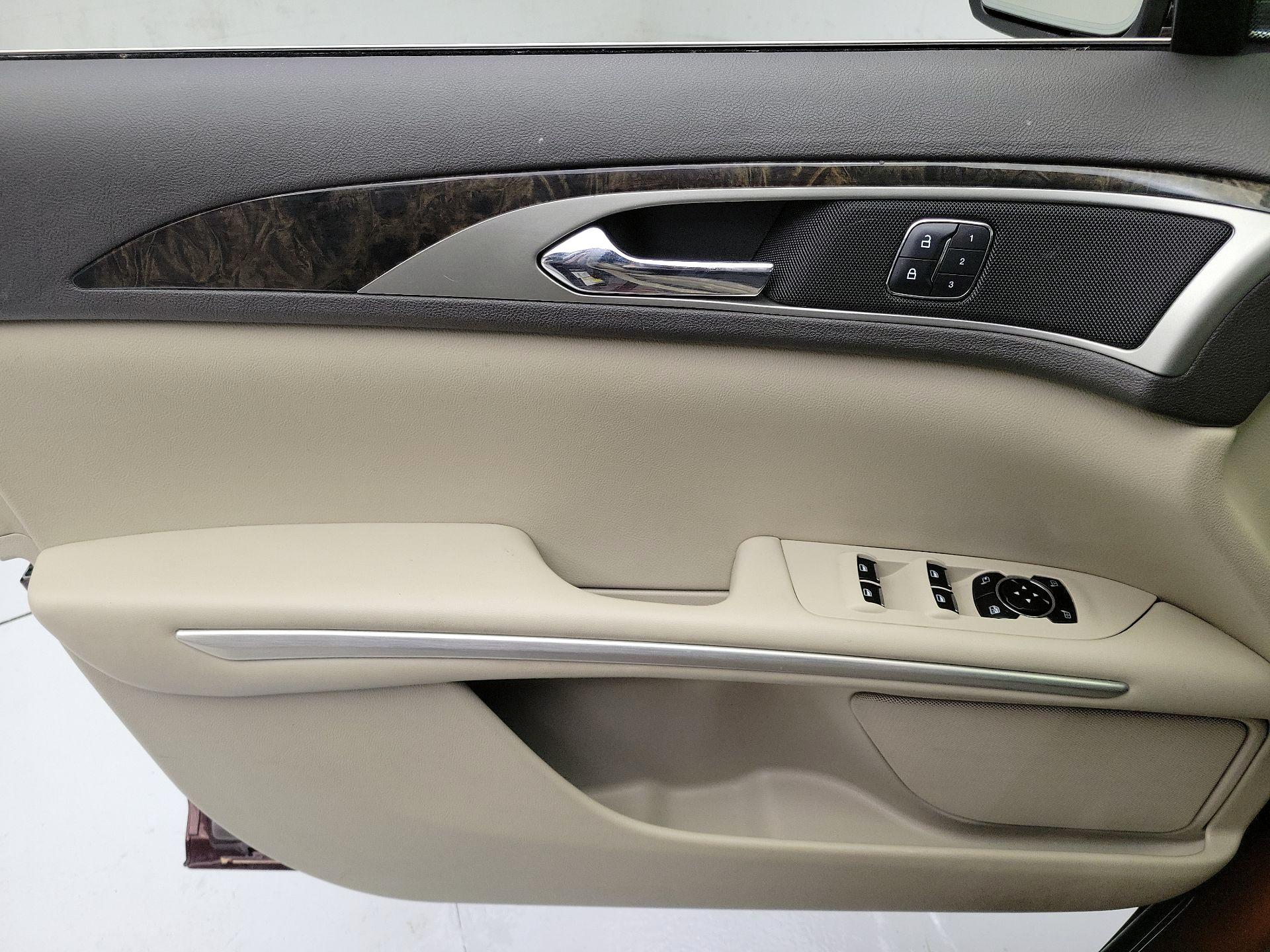 Thumbnail: 2016 Lincoln MKZ - 12