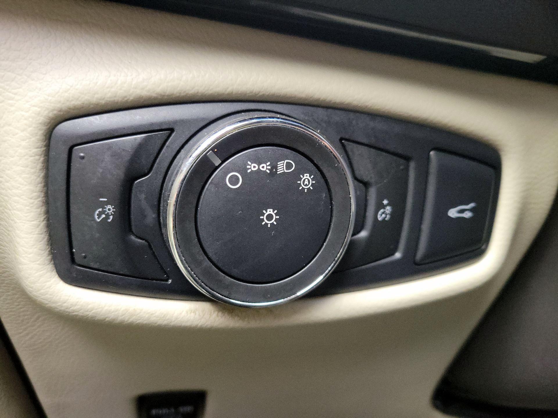 Thumbnail: 2016 Lincoln MKZ - 13