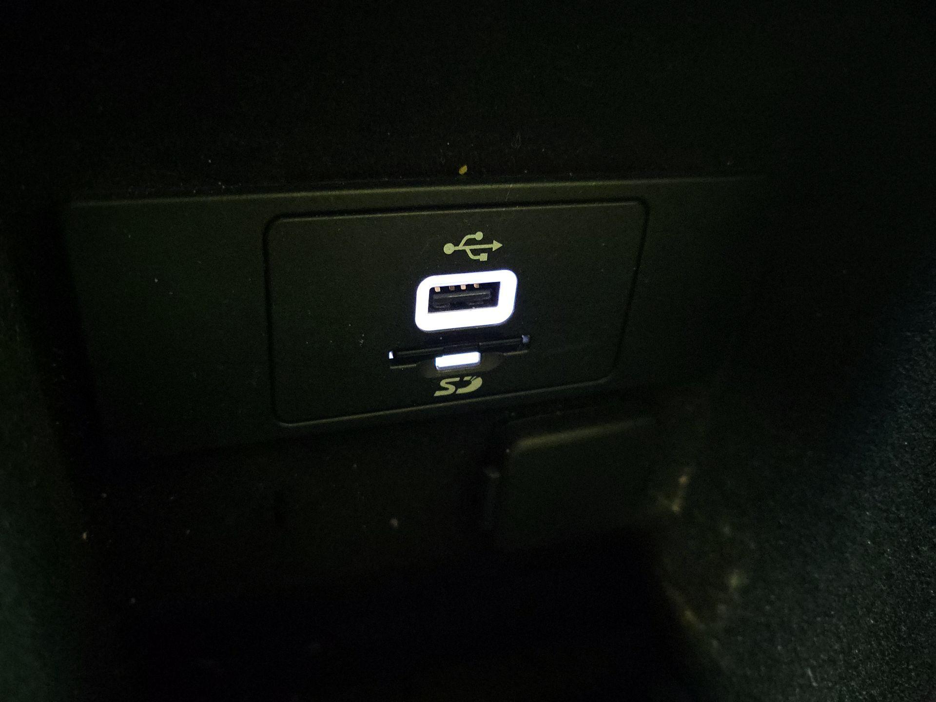 Thumbnail: 2016 Lincoln MKZ - 19