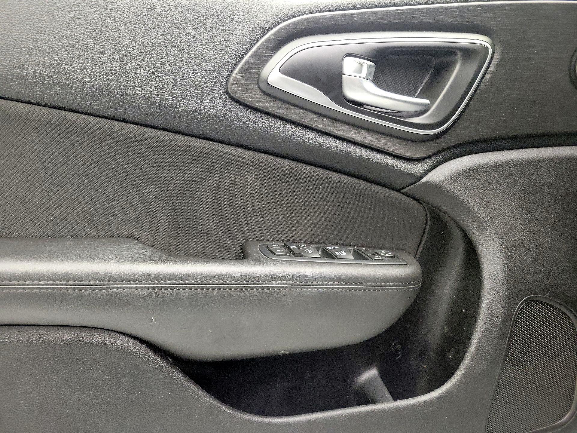 Thumbnail: 2016 Chrysler 200 - 12