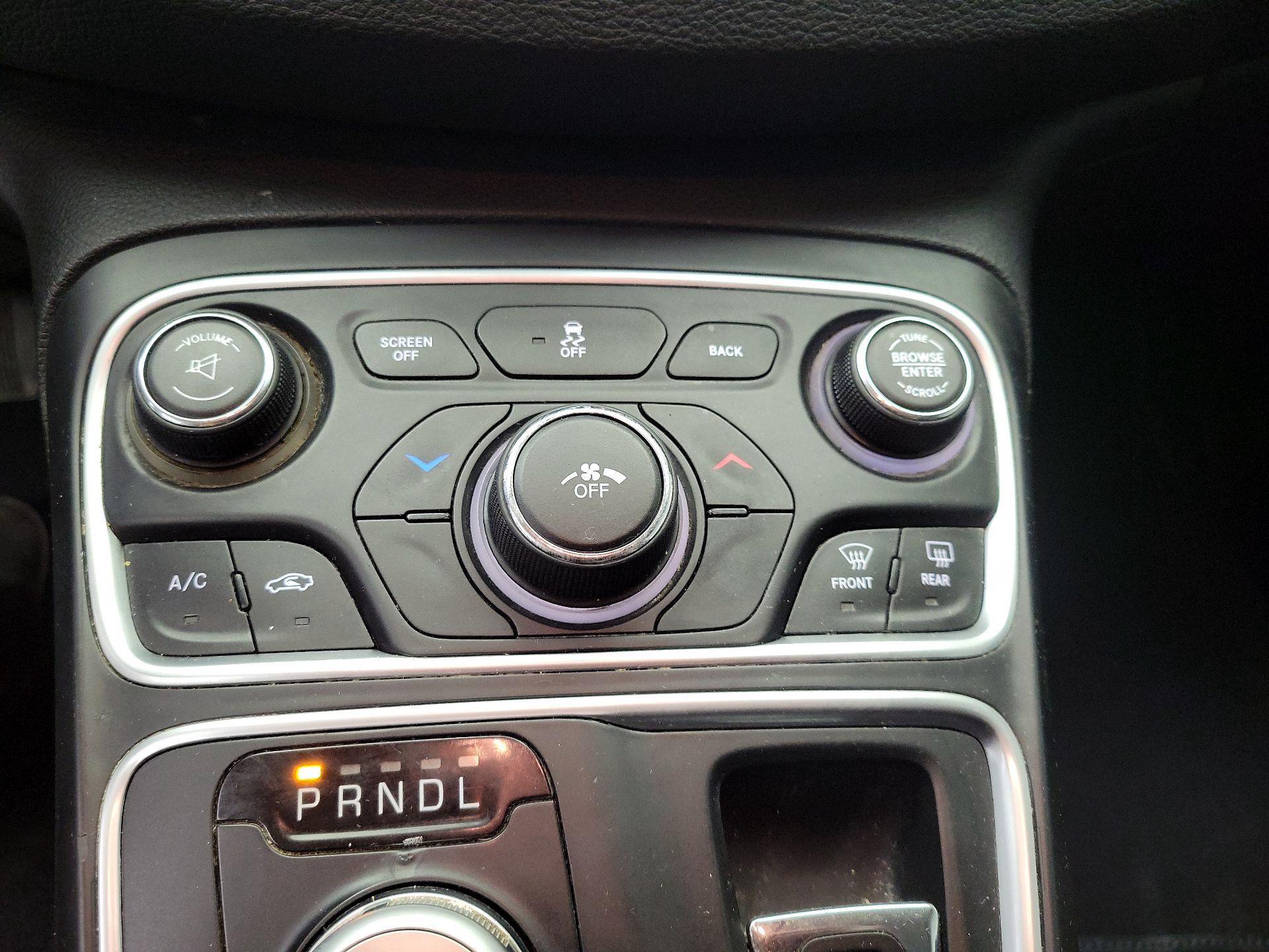 Thumbnail: 2016 Chrysler 200 - 15